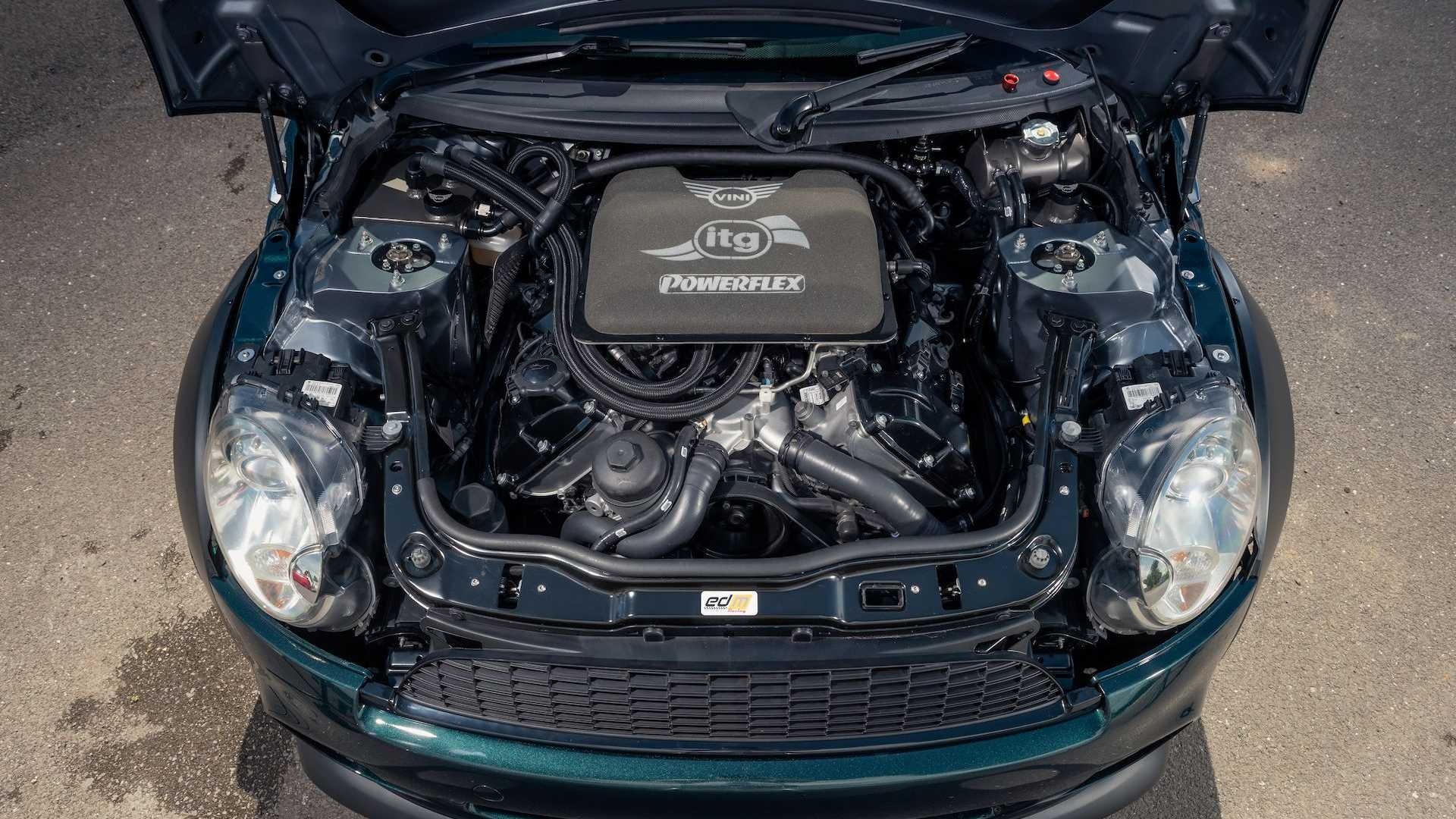 MINI Cooper do dong co V8 anh 4