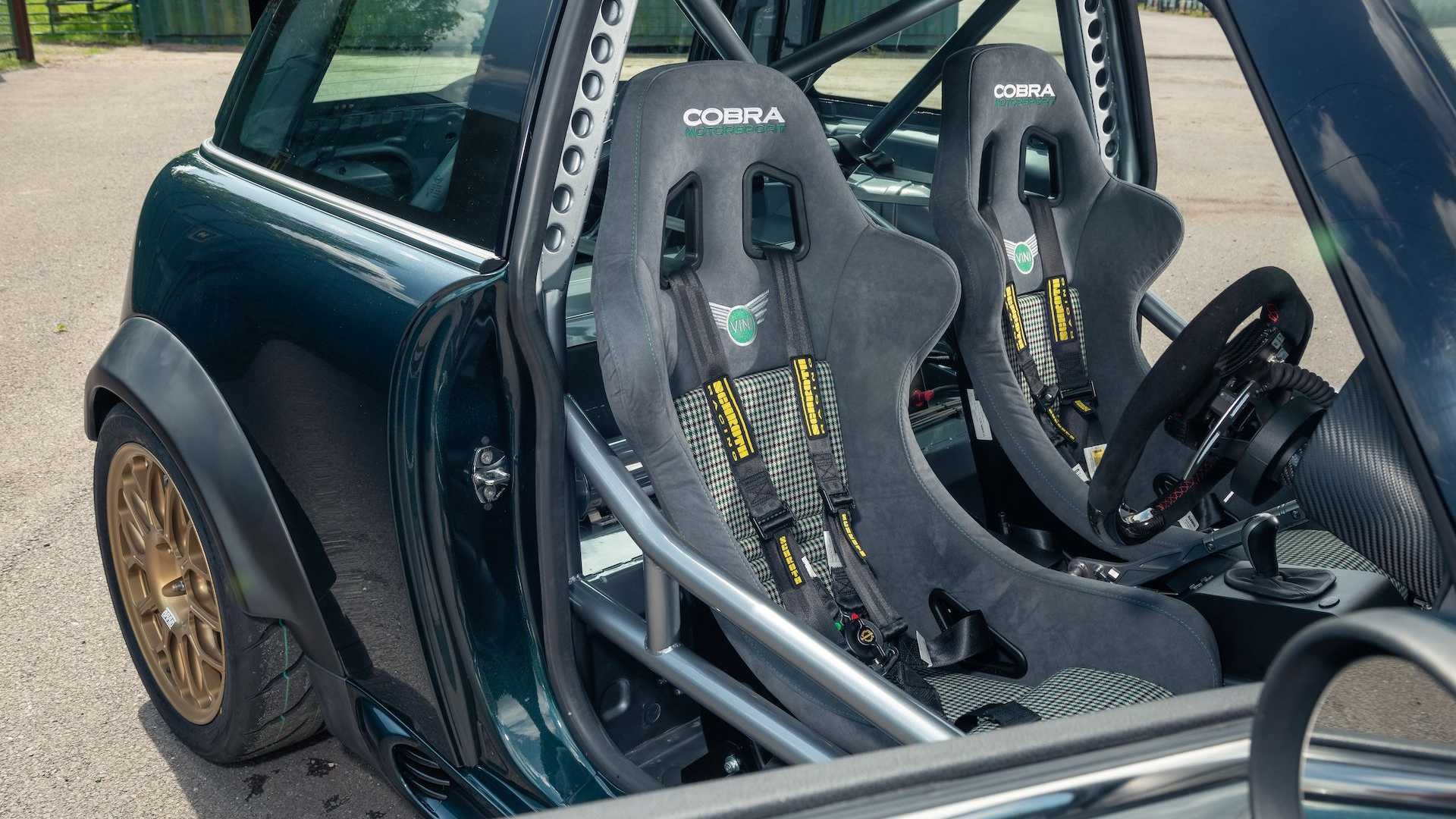 MINI Cooper do dong co V8 anh 9