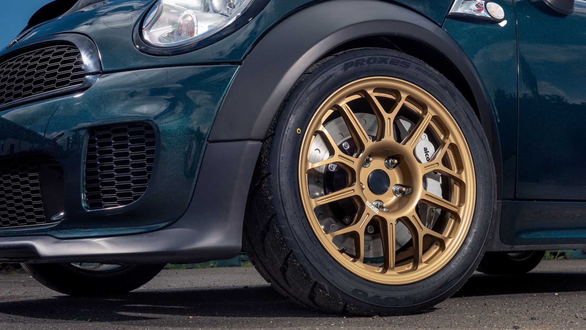 MINI Cooper do dong co V8 anh 12