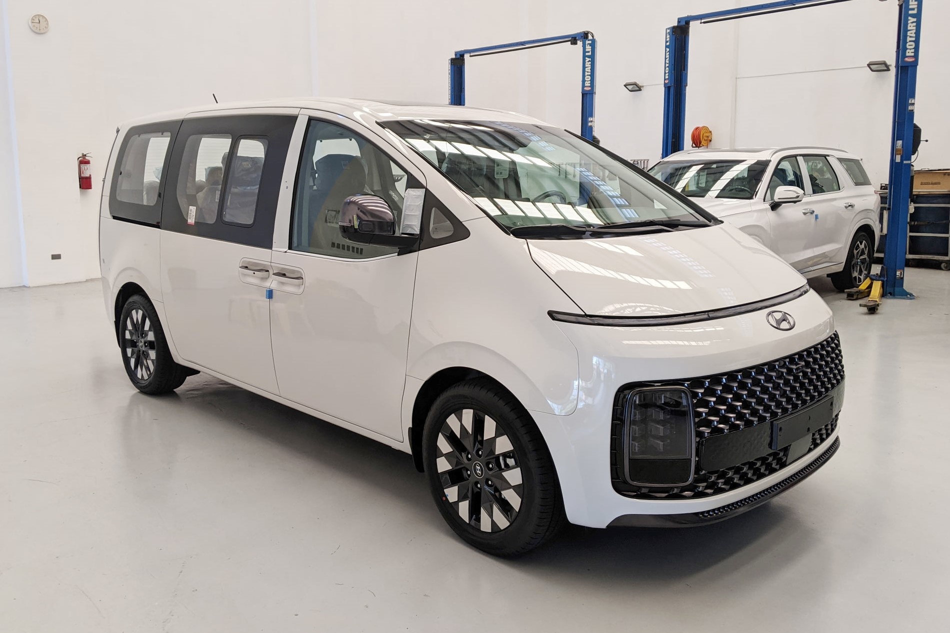 Hyundai Staria 2021 anh 1