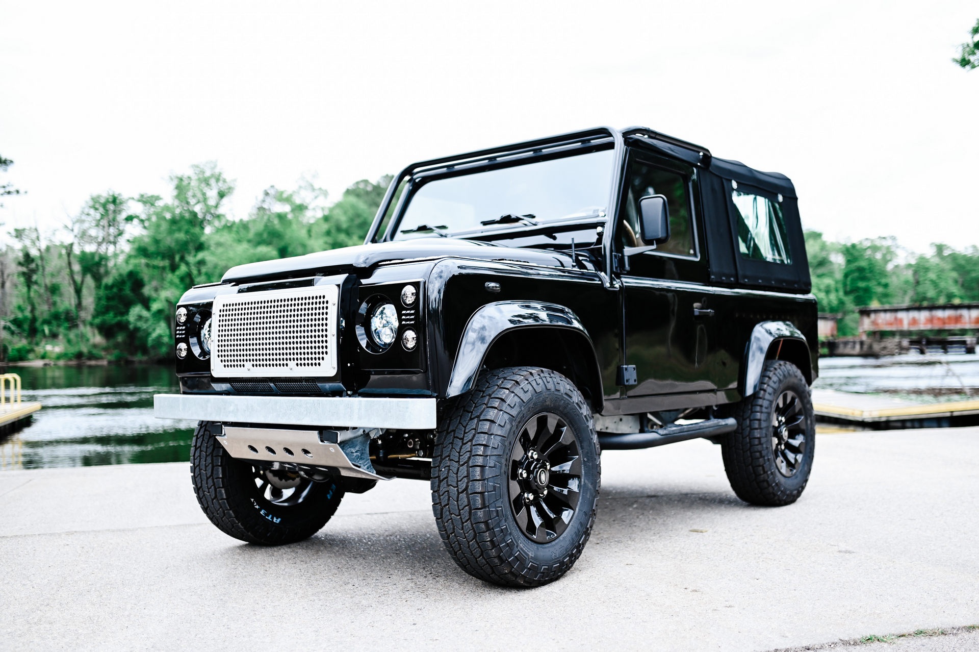 do Land Rover Defender anh 1