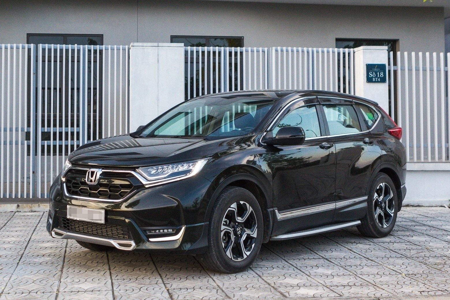 Co 900 trieu dong toi nen mua Hyundai Tucson hay Honda CR-V doi 2018? hinh anh