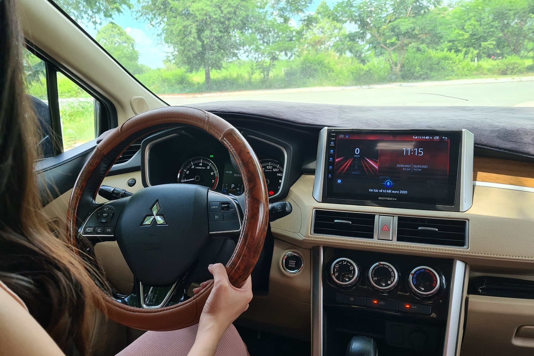 Tro ly Kiki cung man hinh Gotech giup tai xe ranh tay va an toan hon hinh anh