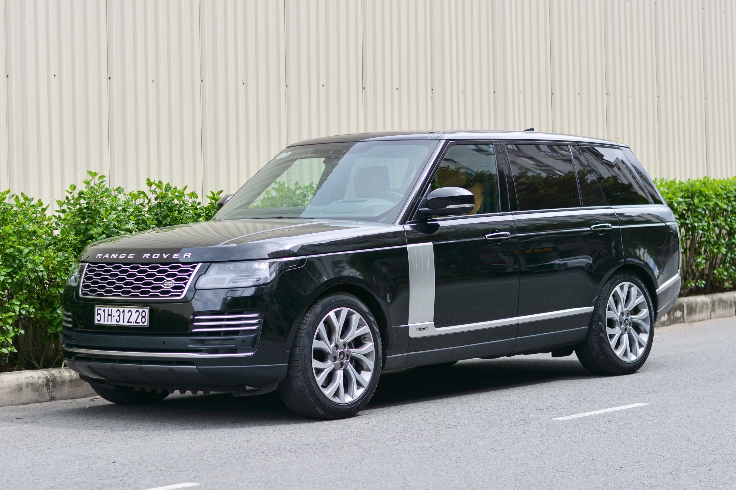 Lua chon SUV tien ty co 4 cho ngoi tai Viet Nam hinh anh