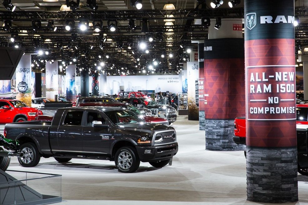 Trien lam Oto New York 2021 bi huy vi bien chung Delta hinh anh