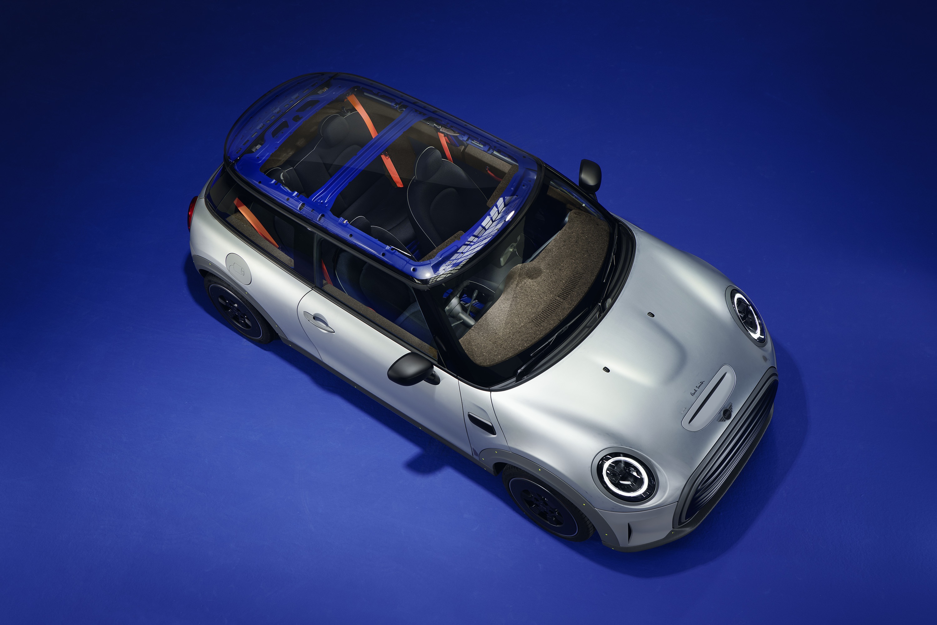 Chiec MINI Cooper dac biet voi mui xe trong suot hinh anh