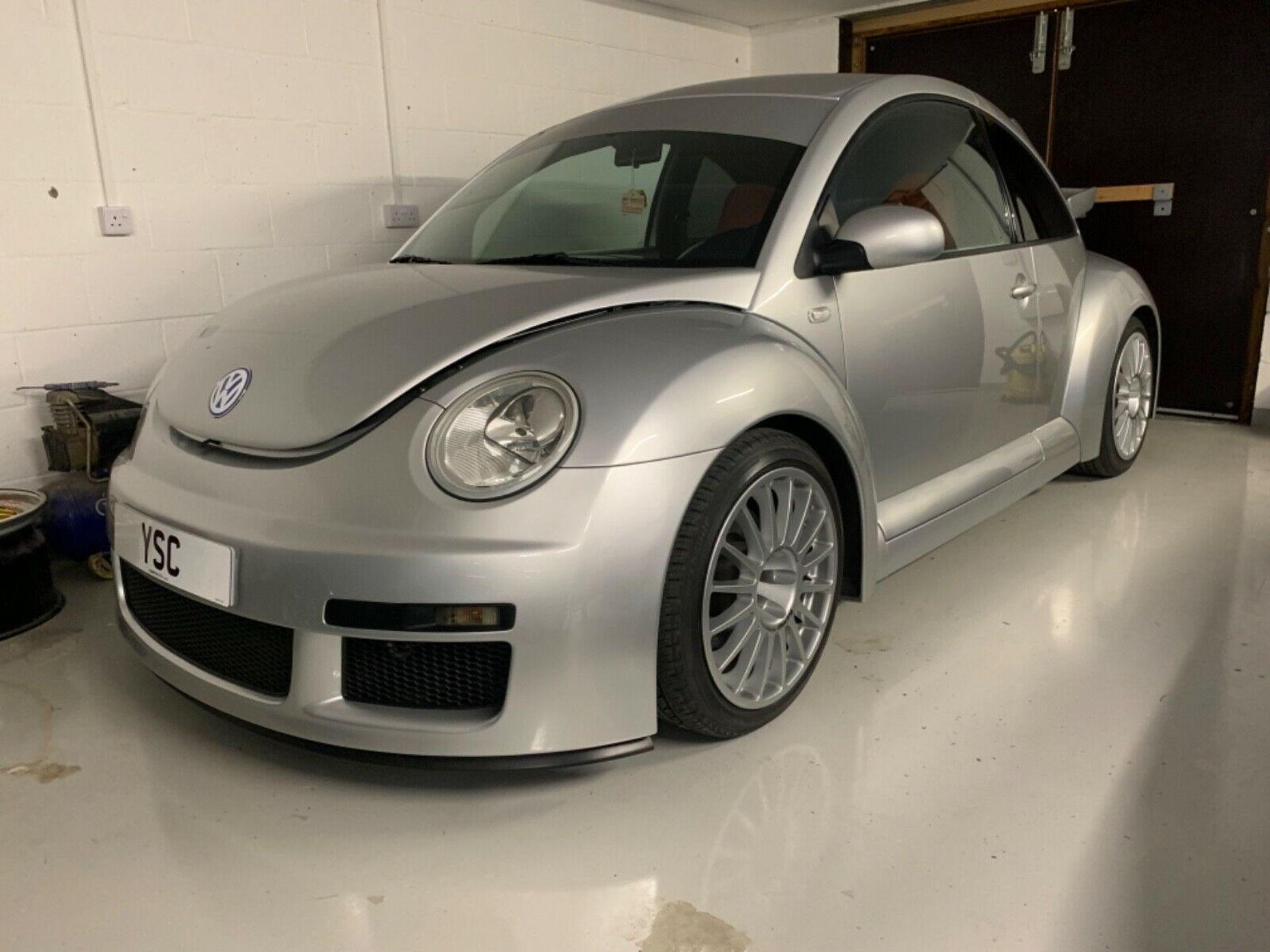Volkswagen Beetle dung dong co V6 anh 1