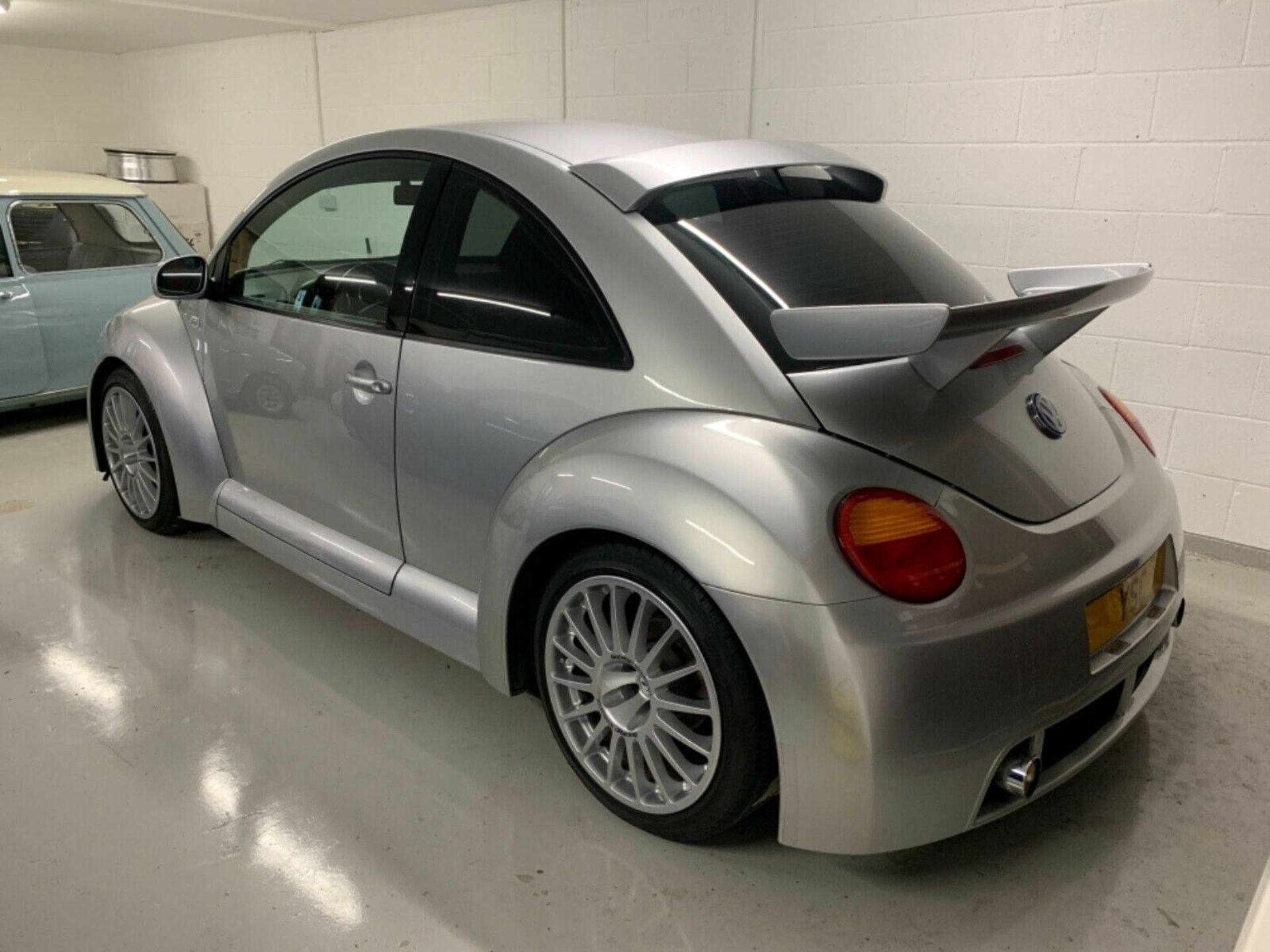 Volkswagen Beetle dung dong co V6 anh 3