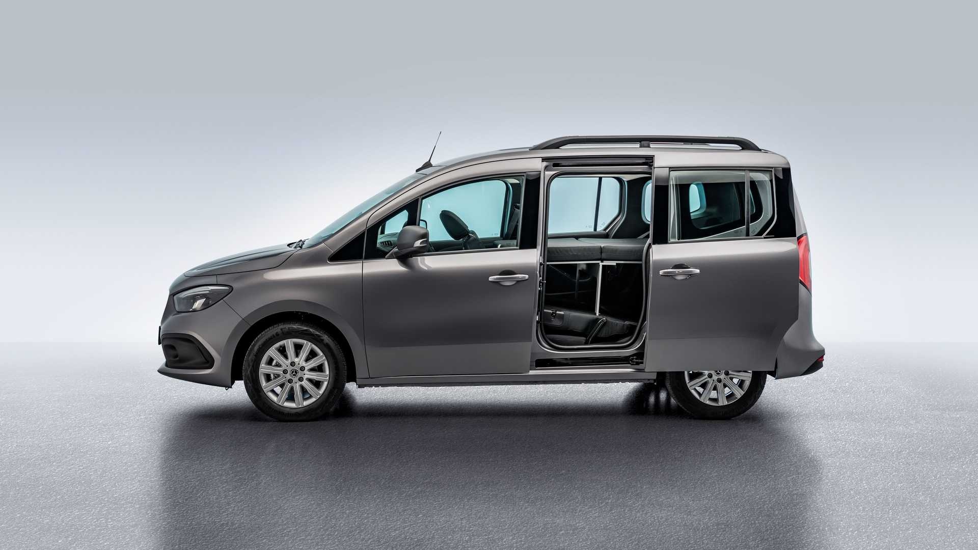 xe MPV co giuong ngu anh 2