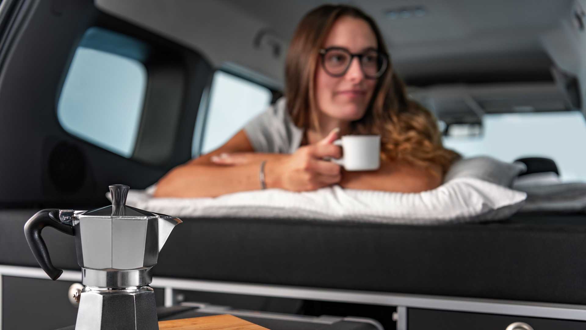 xe MPV có giường ngủ ảnh 7 xe MPV co giuong ngu anh 7