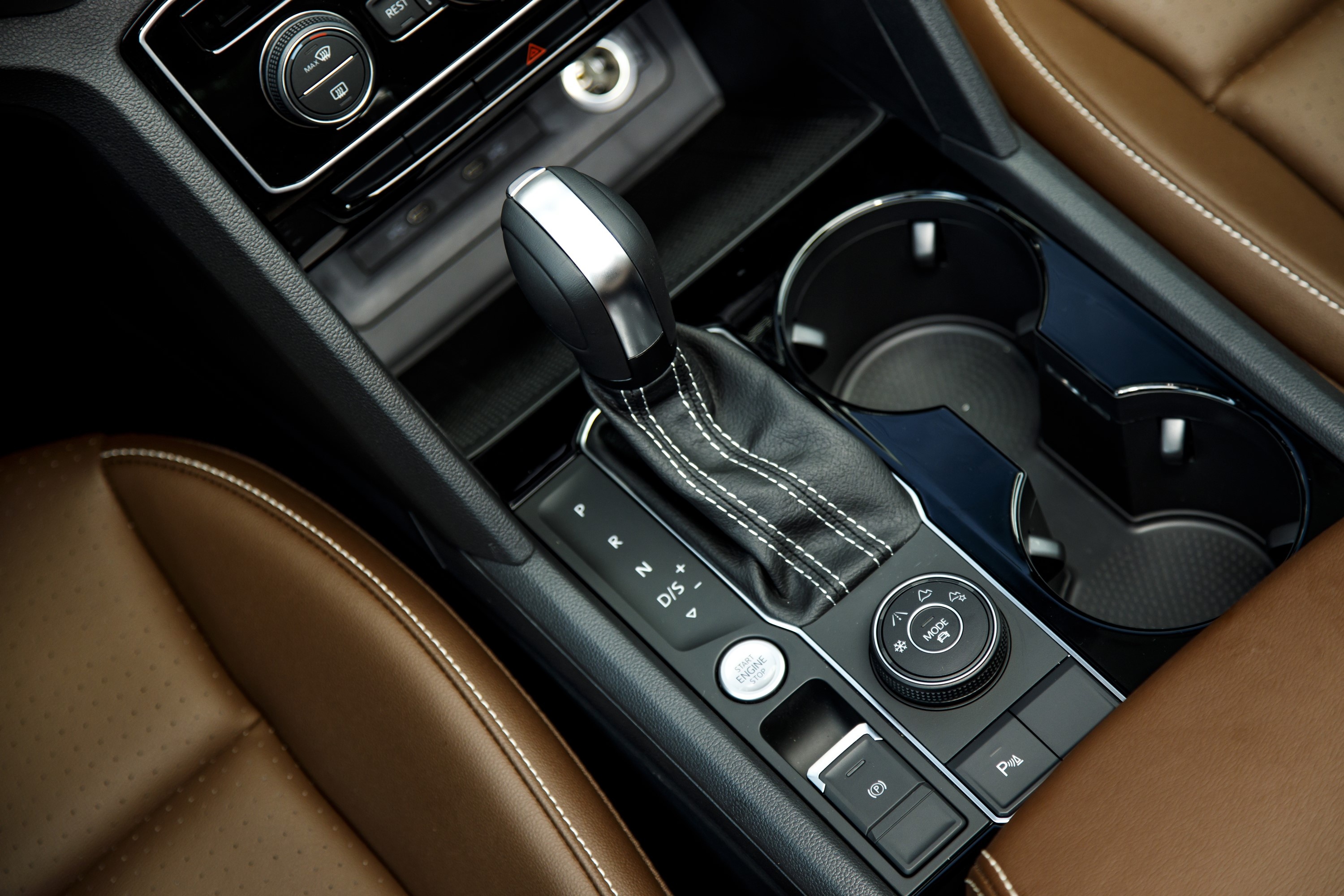 SUV co lon Volkswagen Teramont anh 9