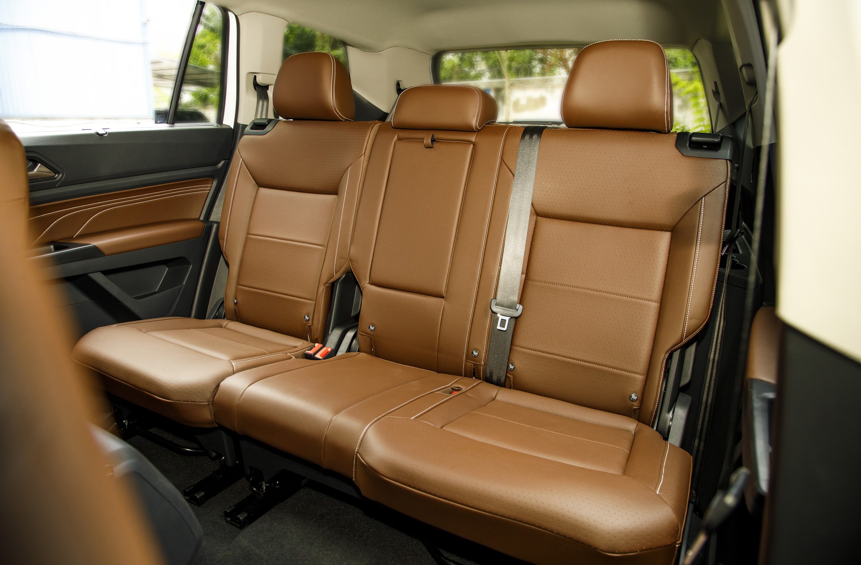 SUV co lon Volkswagen Teramont anh 11