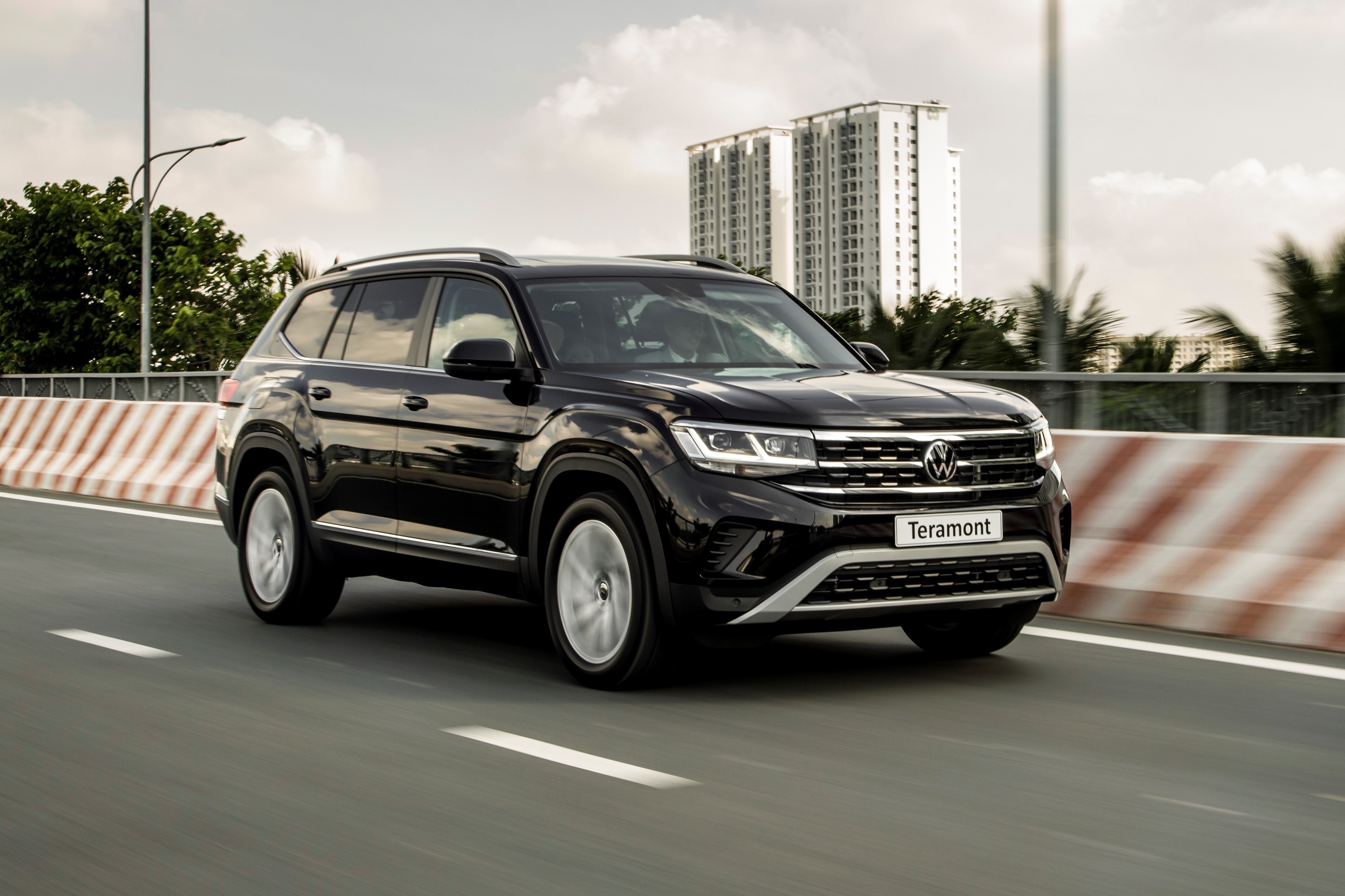 SUV co lon Volkswagen Teramont anh 2