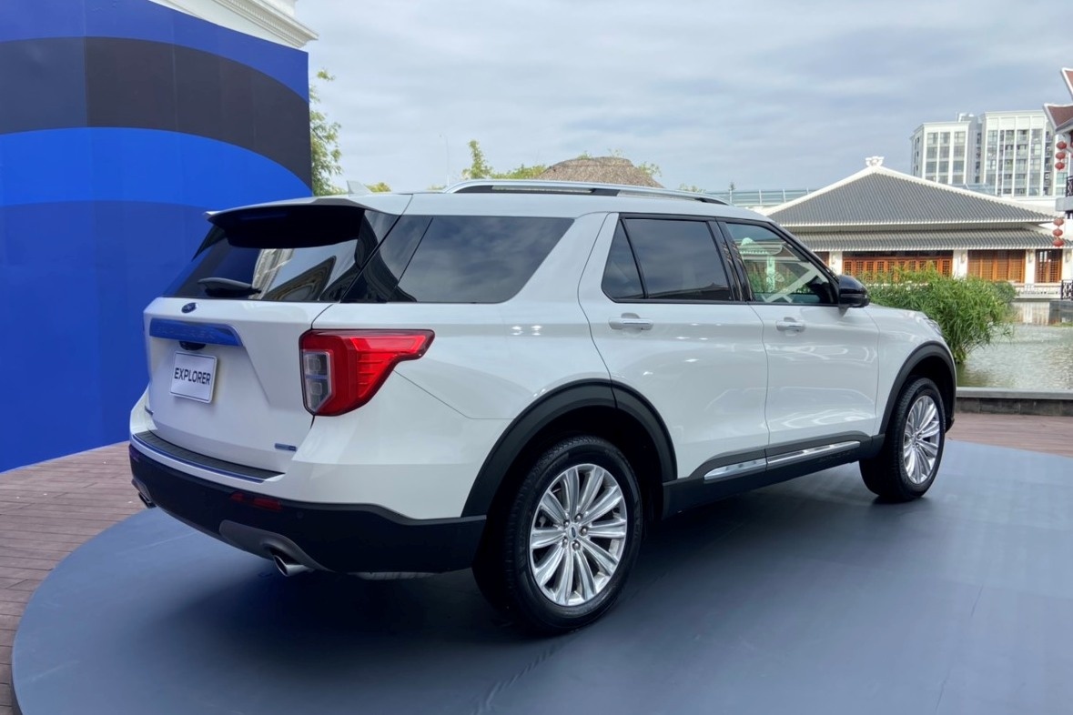 Ford Explorer 2022 anh 2