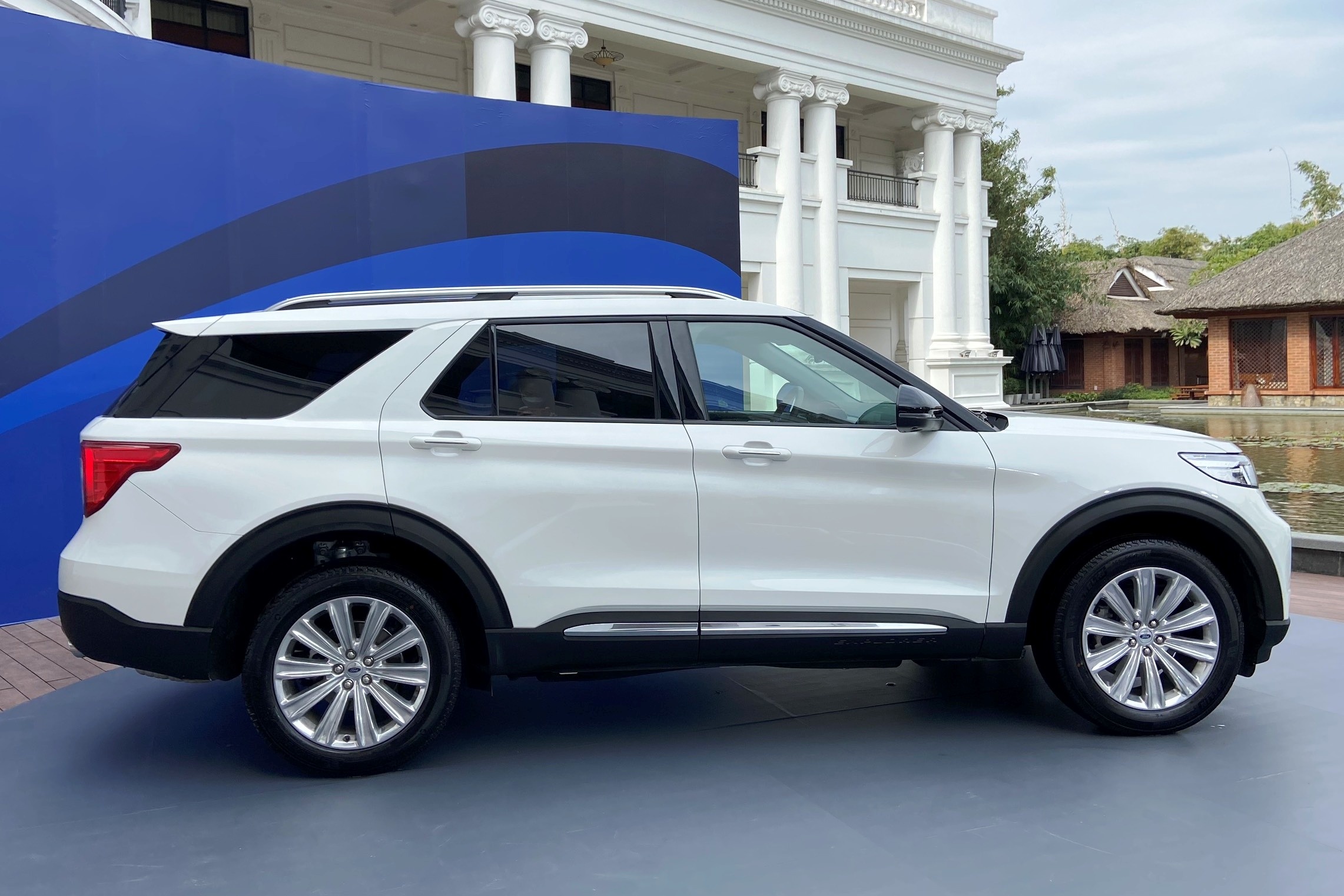 Ford Explorer 2022 anh 4