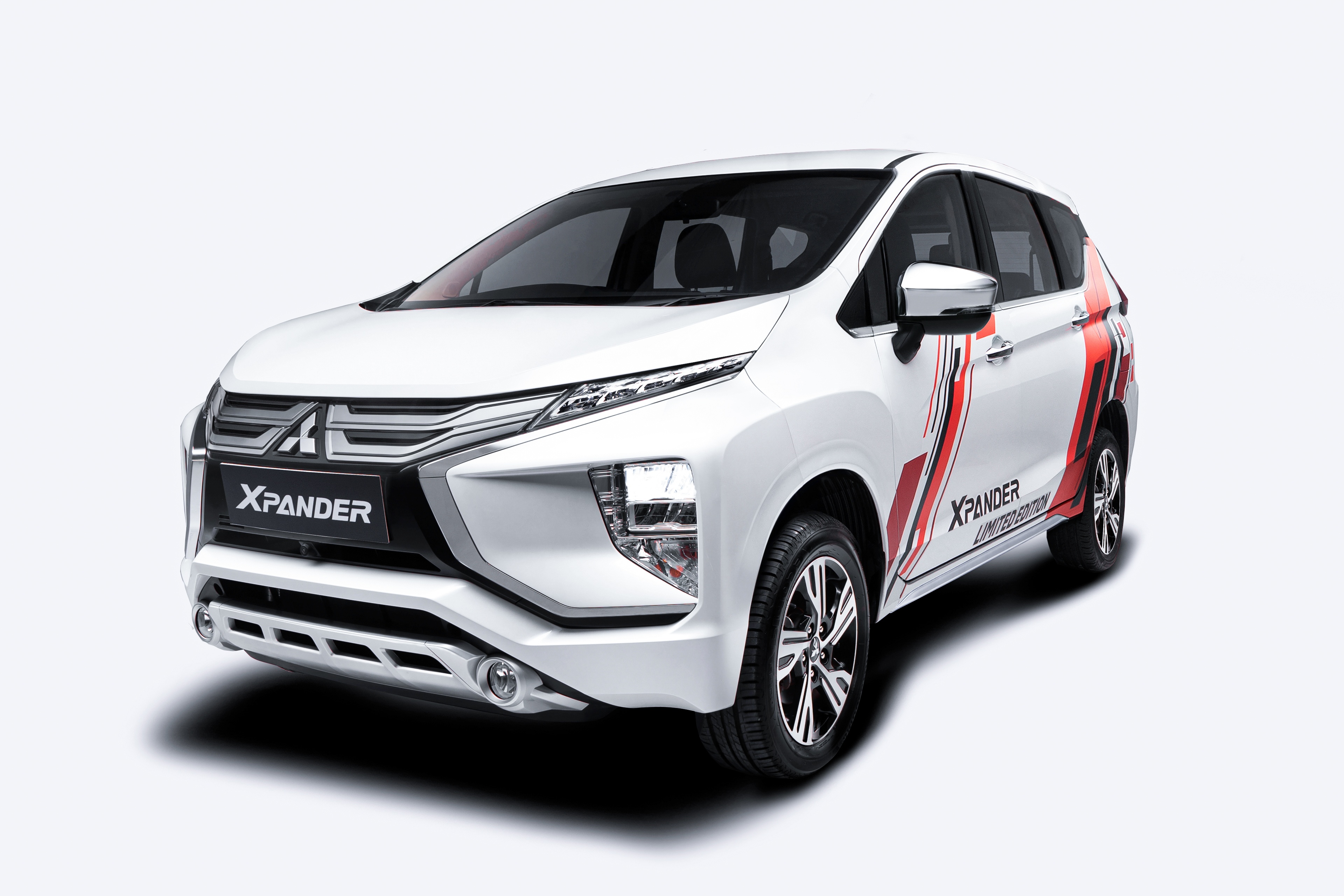 Suzuki XL7 ‘lat do’ Mitsubishi Xpander anh 2