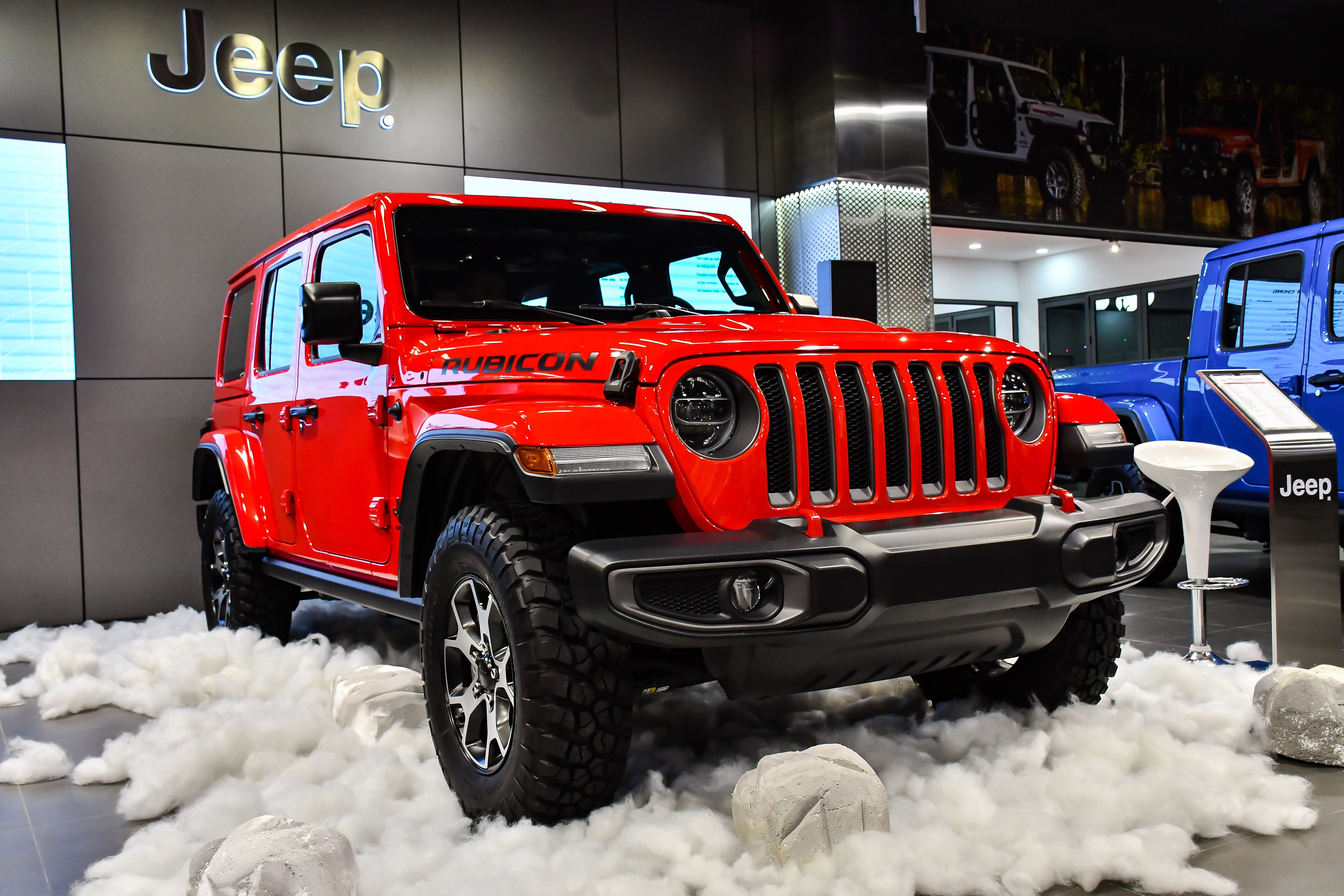 Jeep Wrangler tai Viet Nam bi trieu hoi do nguy co chay hinh anh
