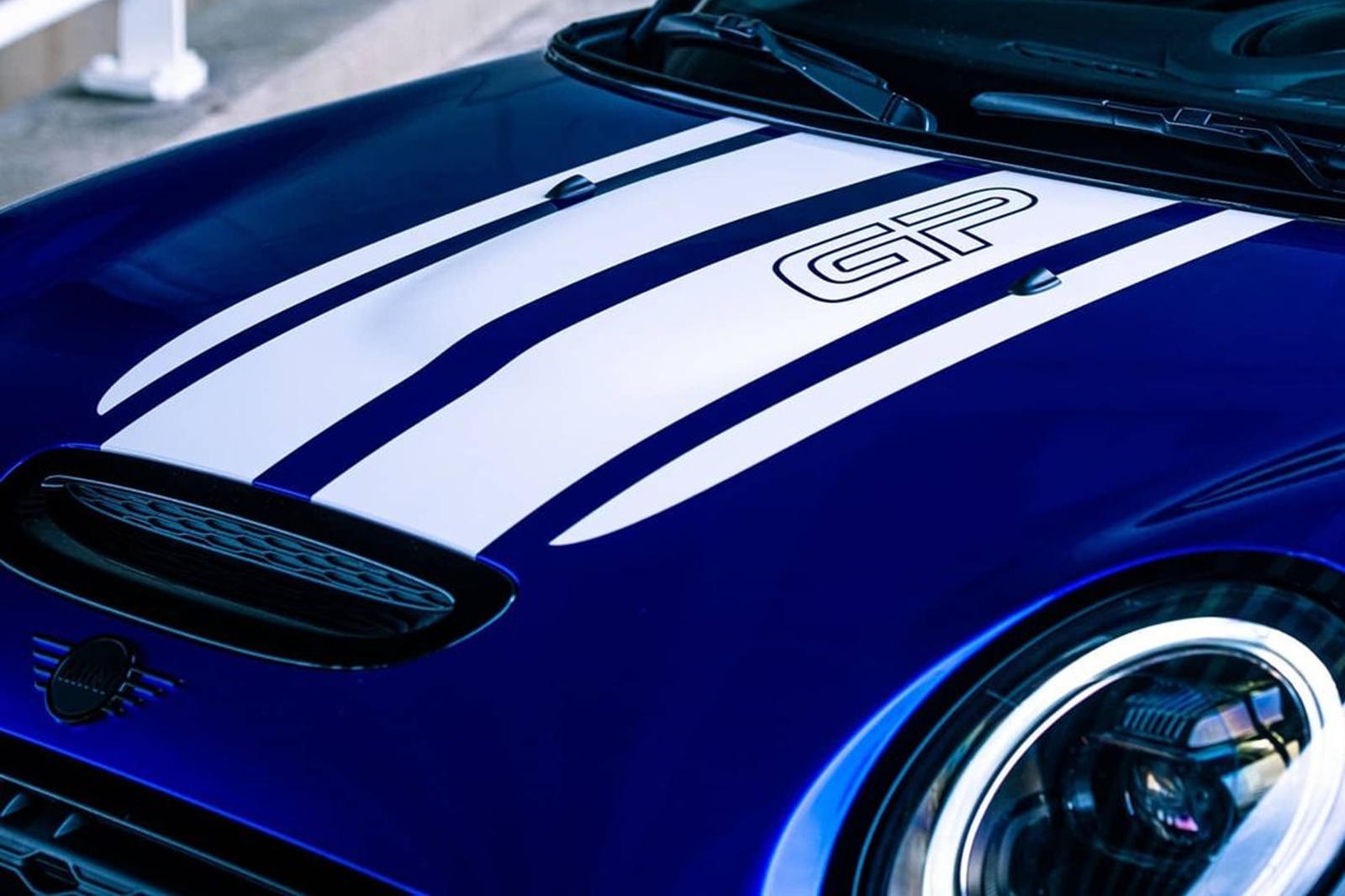 MINI Cooper manh 330 ma luc anh 4