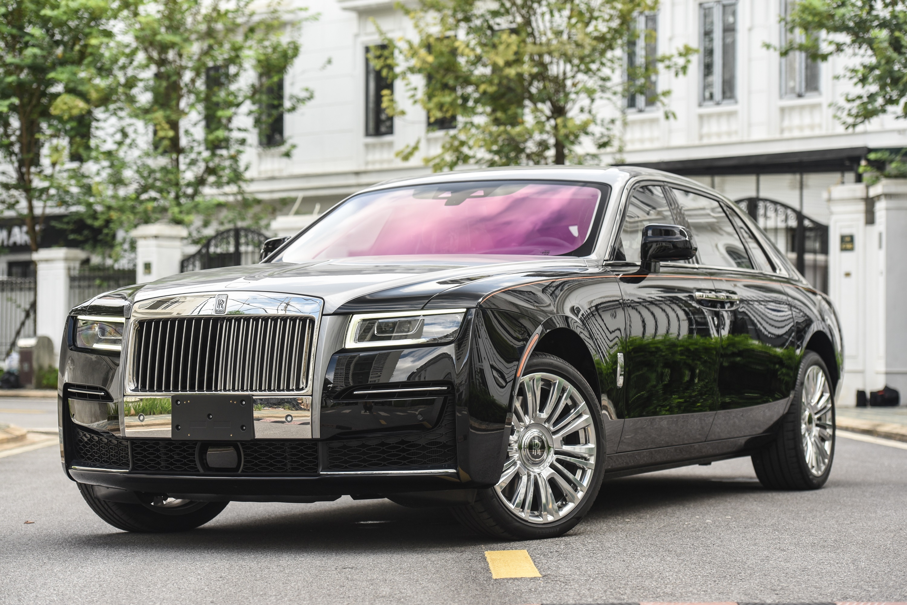 Chi tiet Rolls-Royce Ghost EWB 2021 gia 40 ty dong tai Viet Nam hinh anh