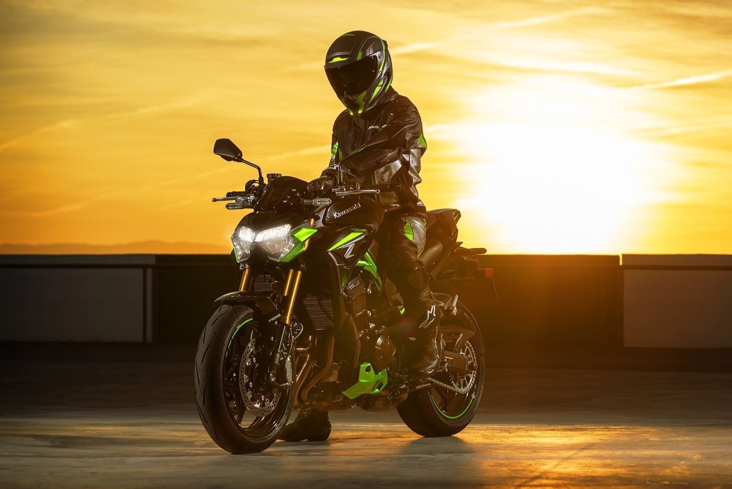 Kawasaki Z900 SE 2022 duoc nang cap kha nang van hanh hinh anh