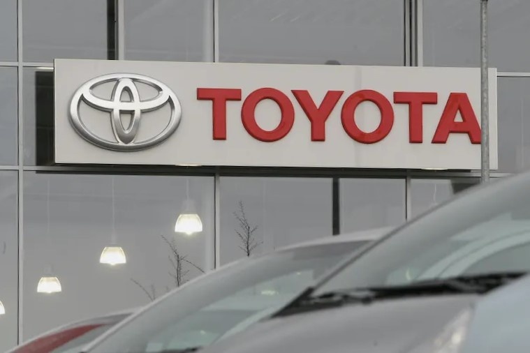 Toyota co the bi tay chay tai My vi muon can tro chinh sach xe dien hinh anh