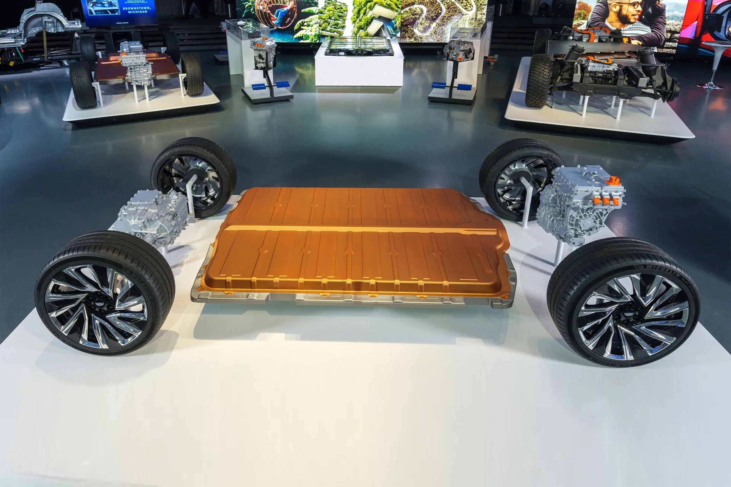 Nhung bo phan quan trong nhat tren oto dien hinh anh