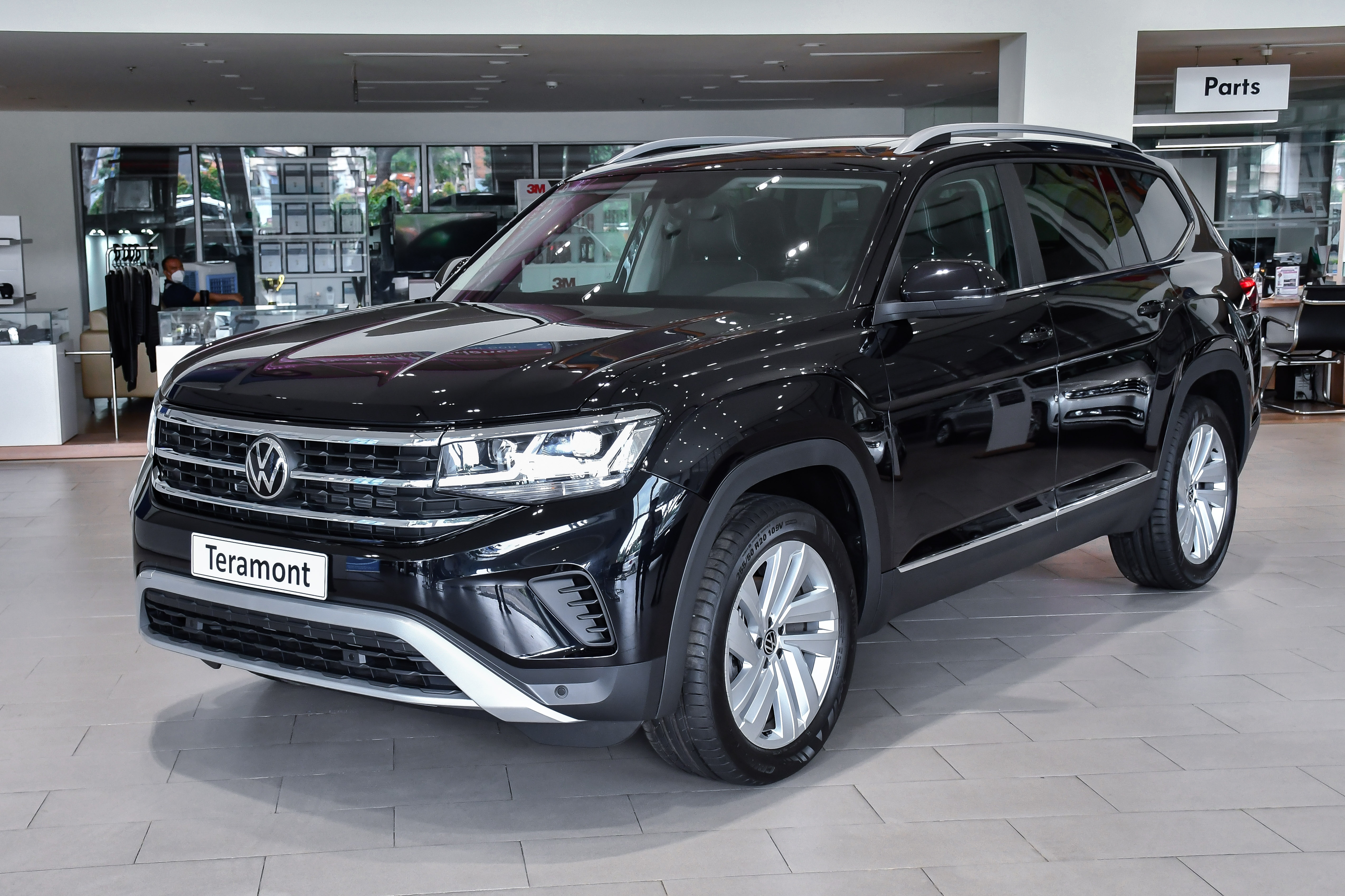 Chi tiet Volkswagen Teramont gia 2,349 ty dong, doi thu Ford Explorer hinh anh