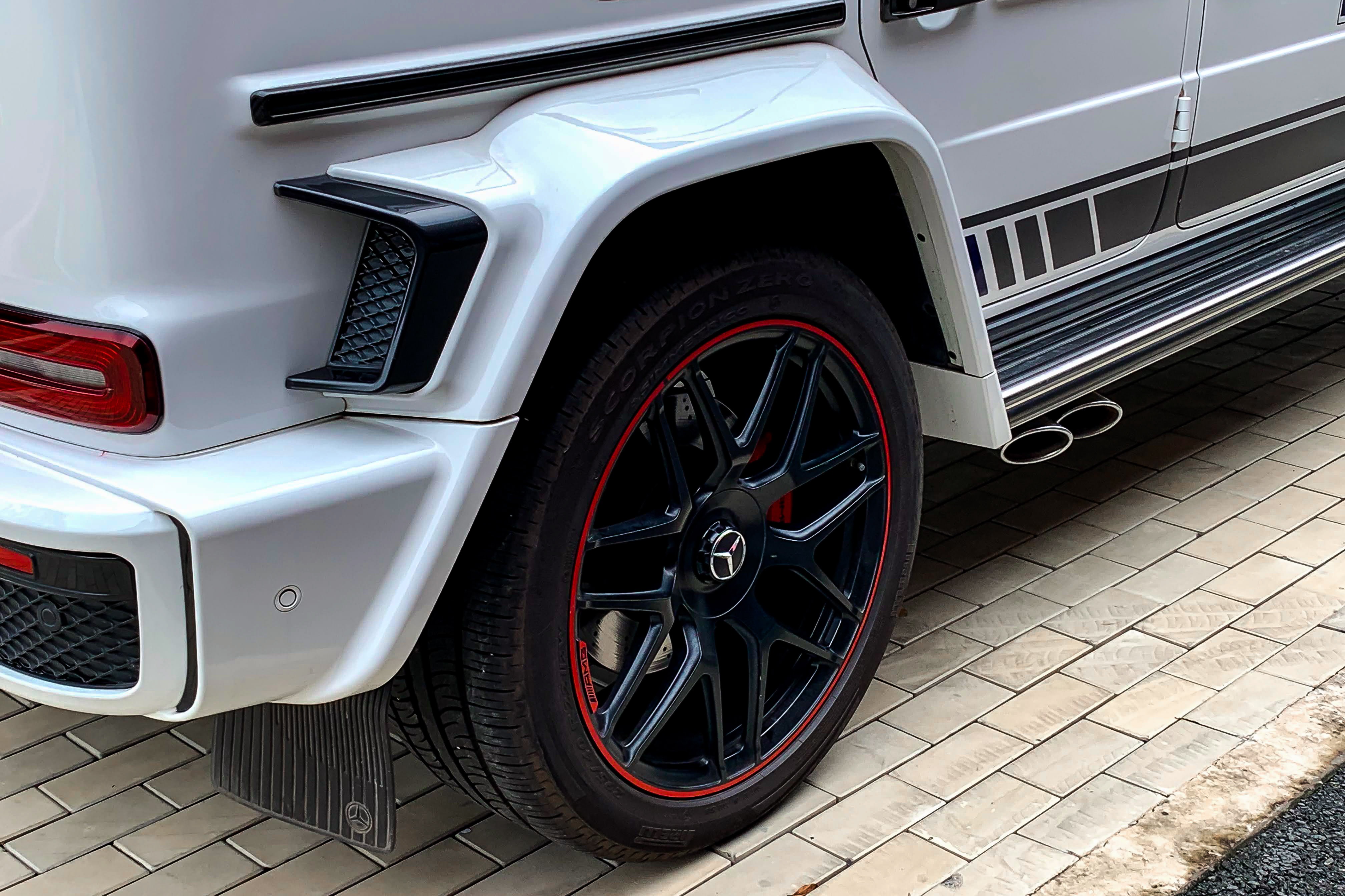 Minh Nhựa lái Mercedes-AMG G 63 ảnh 11 Minh Nhua lai Mercedes-AMG G 63 anh 11