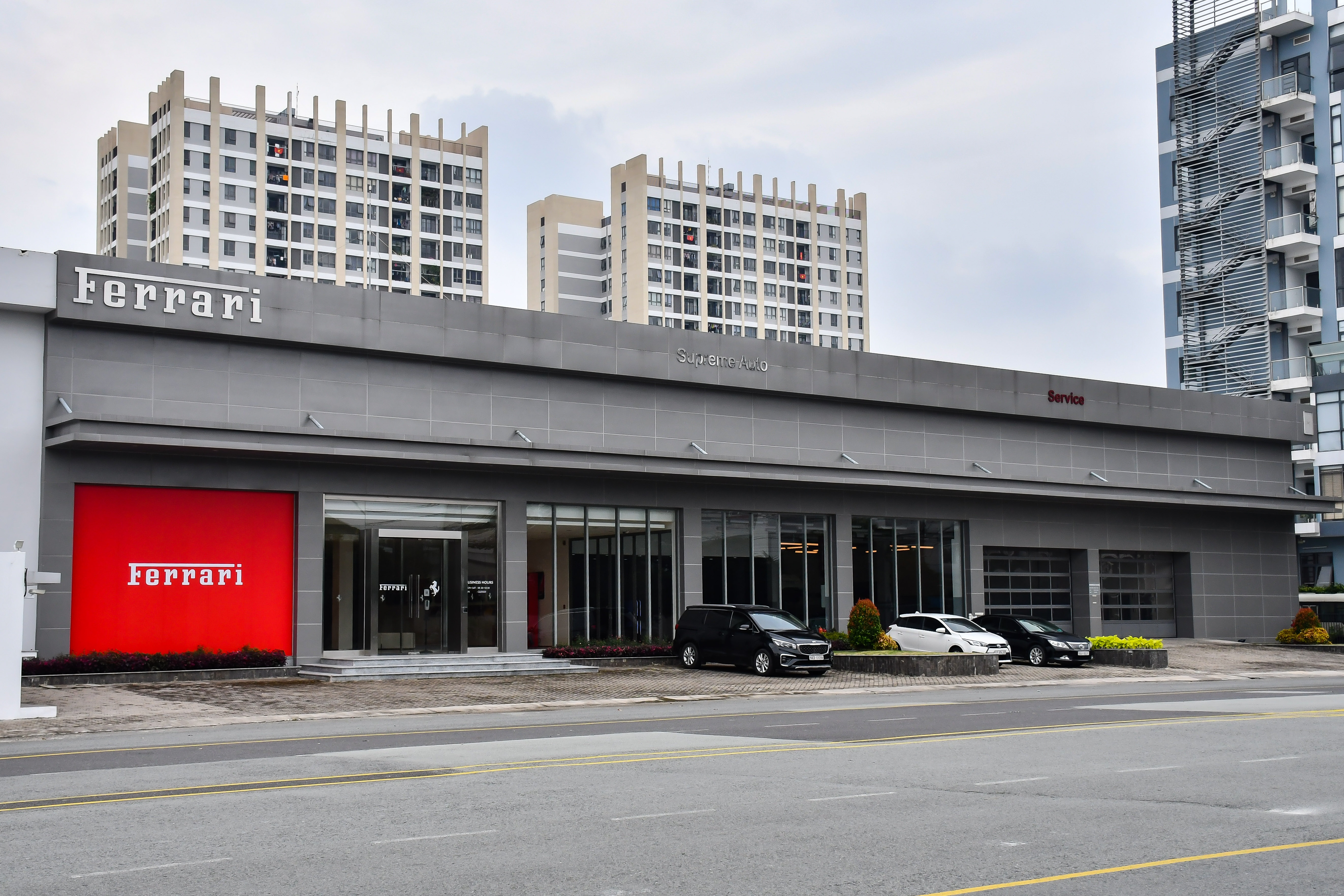 showroom sieu xe anh 2