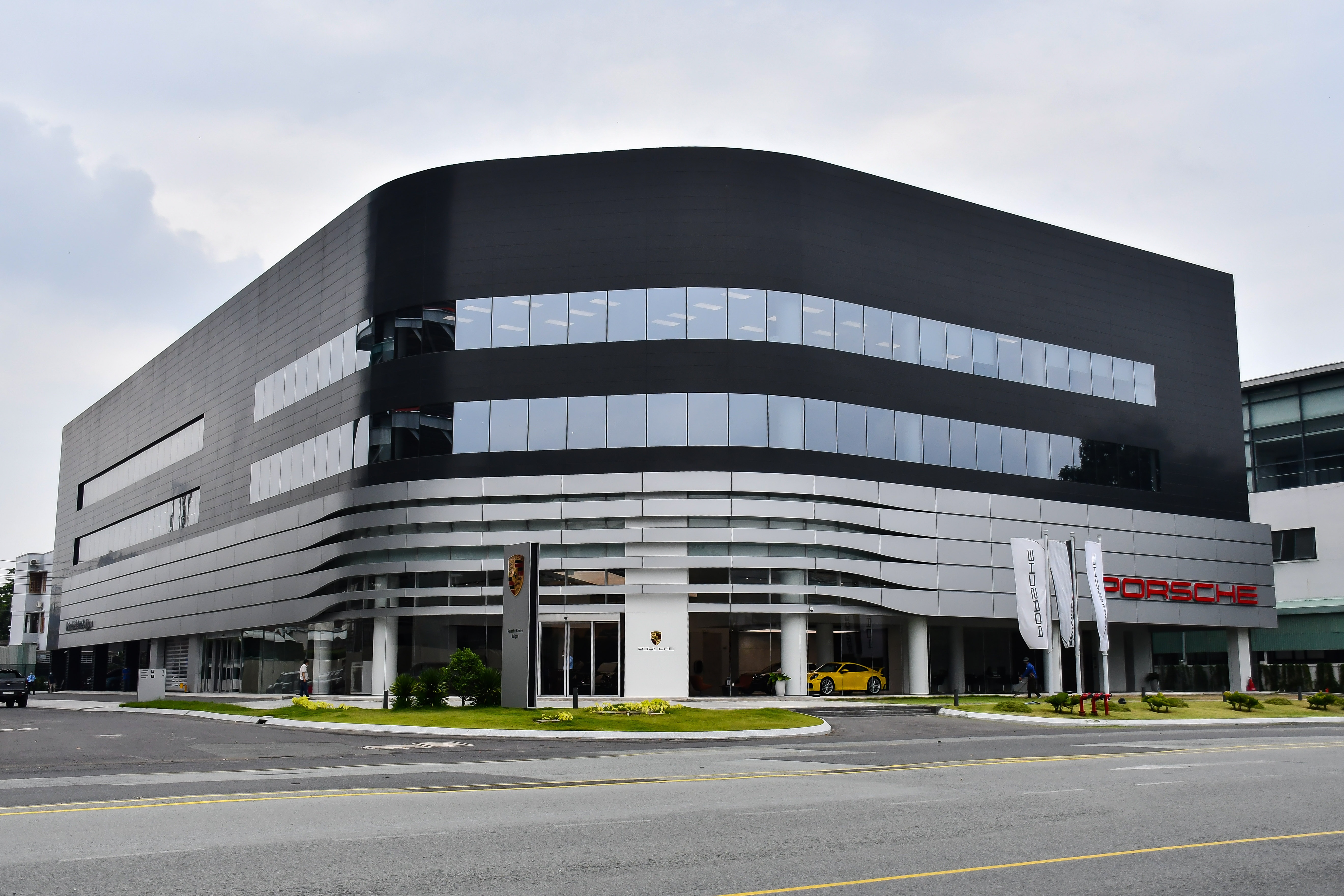 showroom sieu xe anh 5