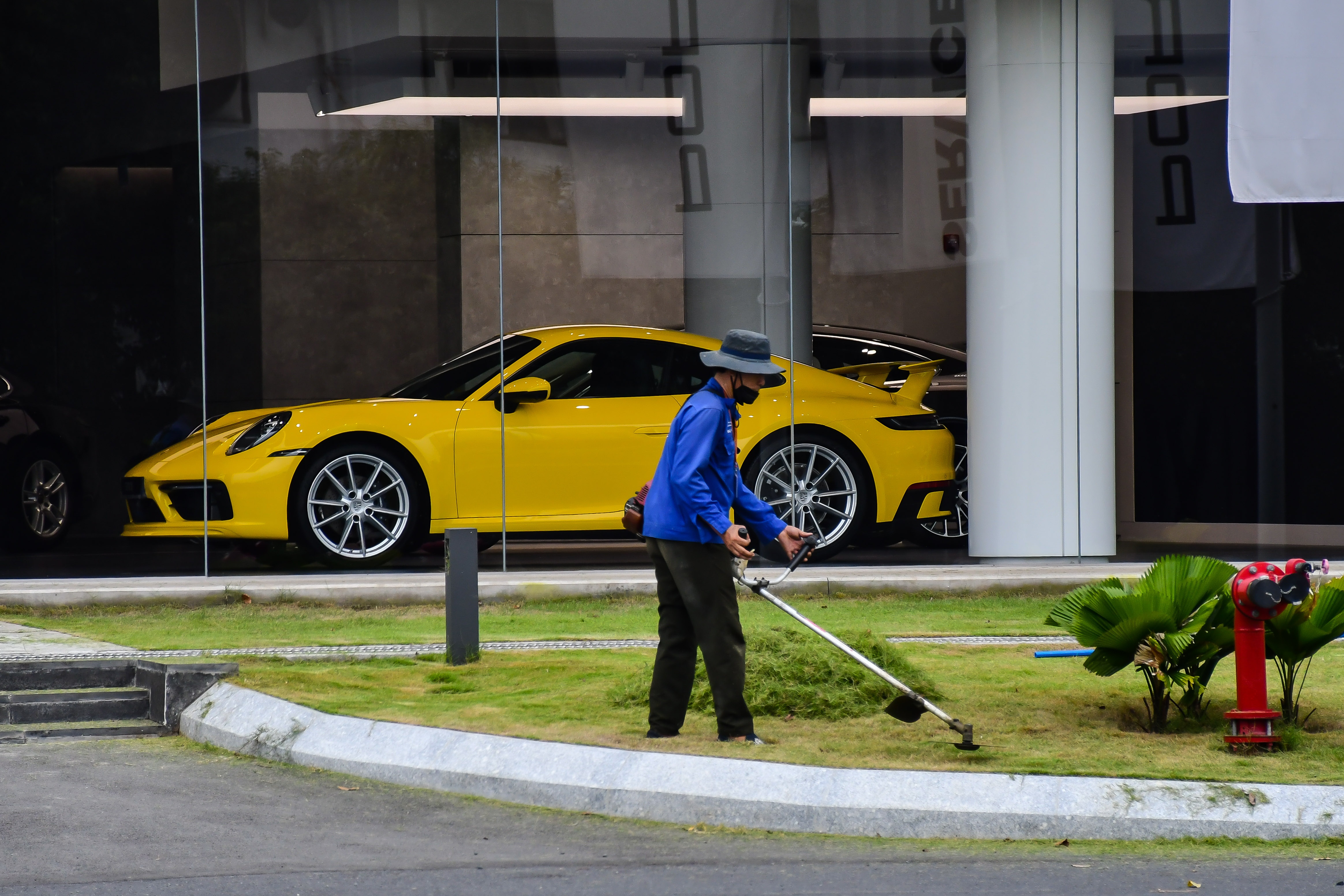 showroom sieu xe anh 1