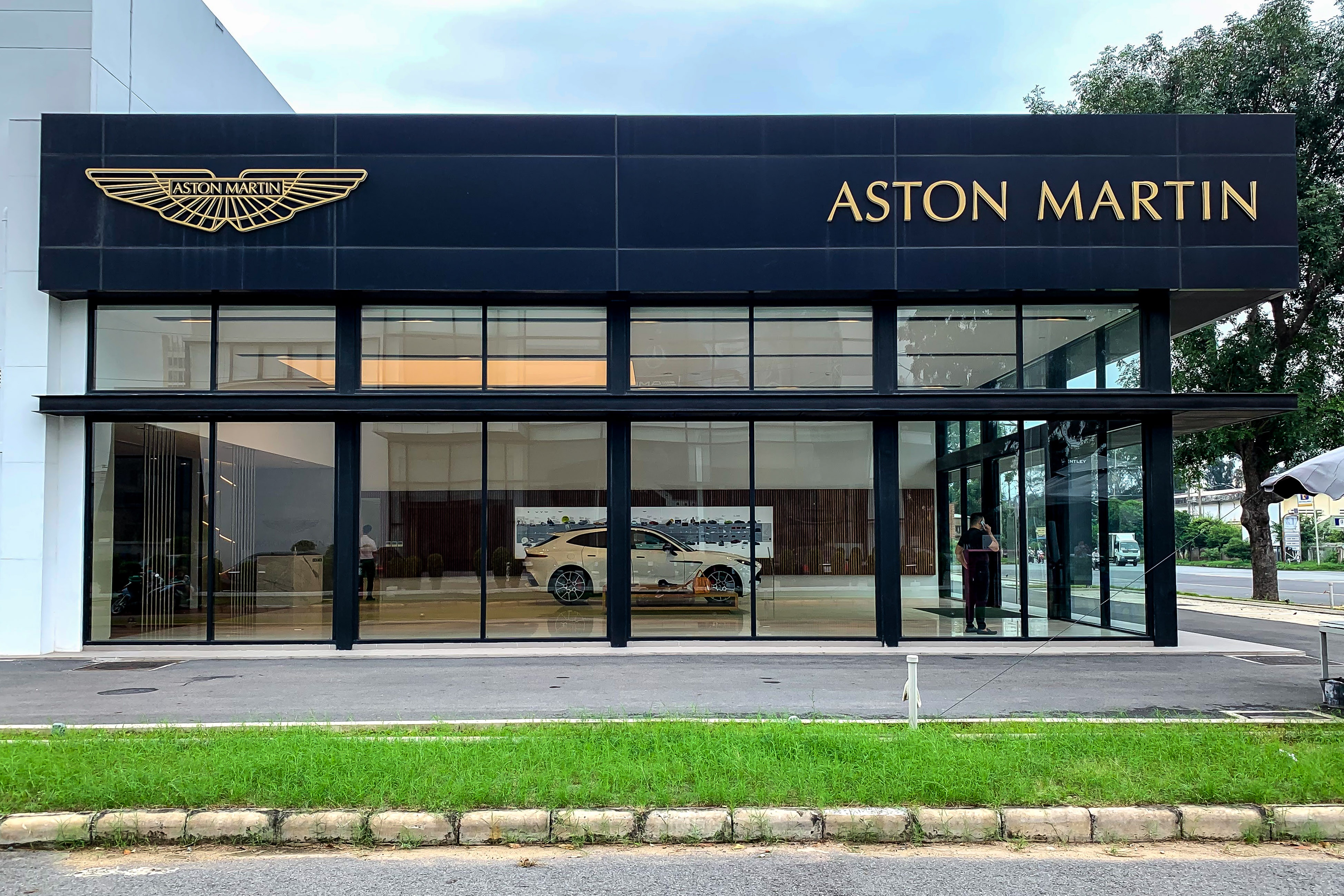 showroom sieu xe anh 3