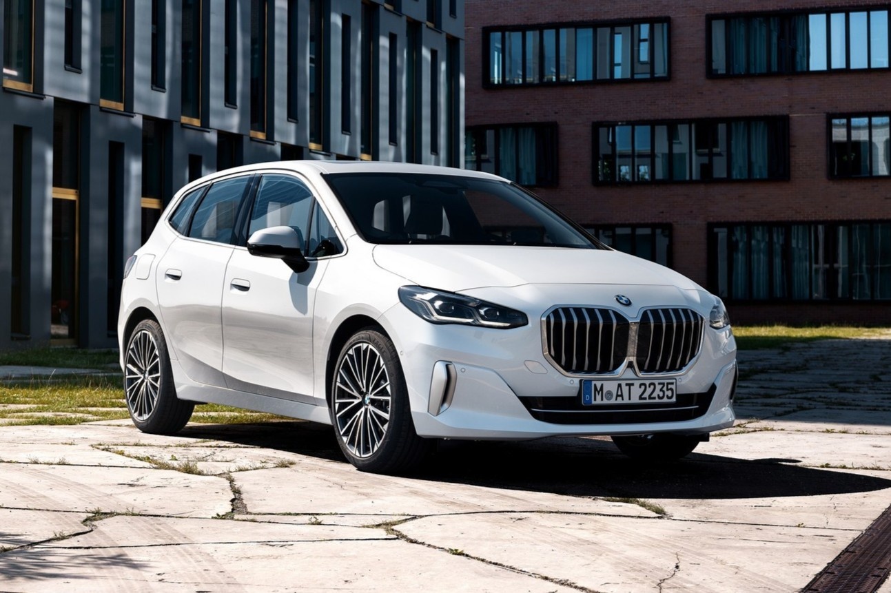 BMW 2-Series Active Tourer the he moi su dung luoi tan nhiet co lon hinh anh