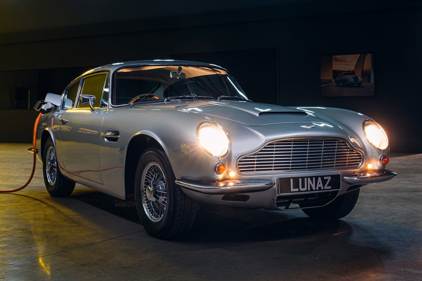 Hang xe cua Beckham phuc che Aston Martin co thanh oto dien trieu USD hinh anh