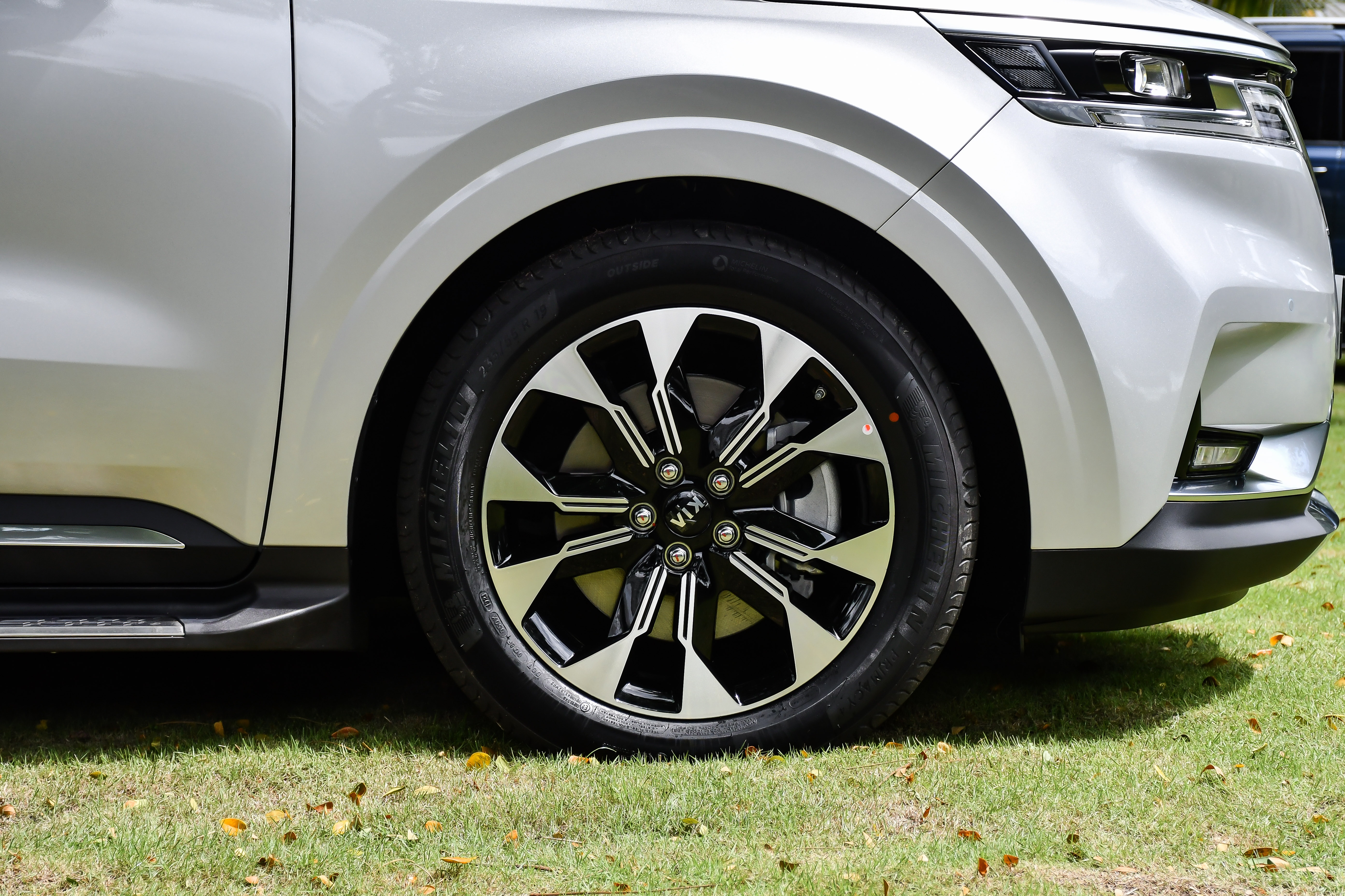 Kia Carnival gia 1, 199-1, 839 ty dong,   MPV co lon anh 8