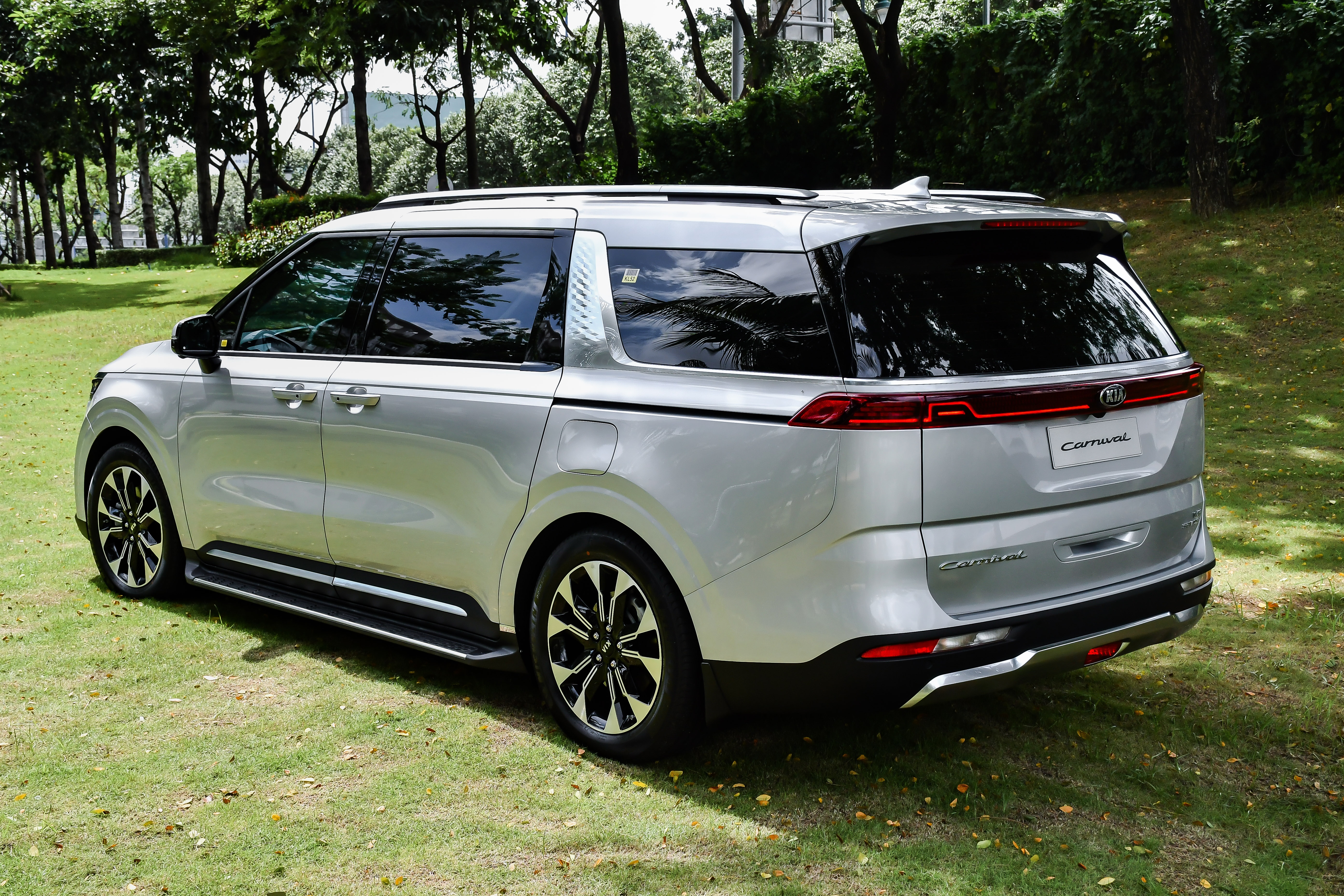 Kia Carnival gia 1, 199-1, 839 ty dong,   MPV co lon anh 3