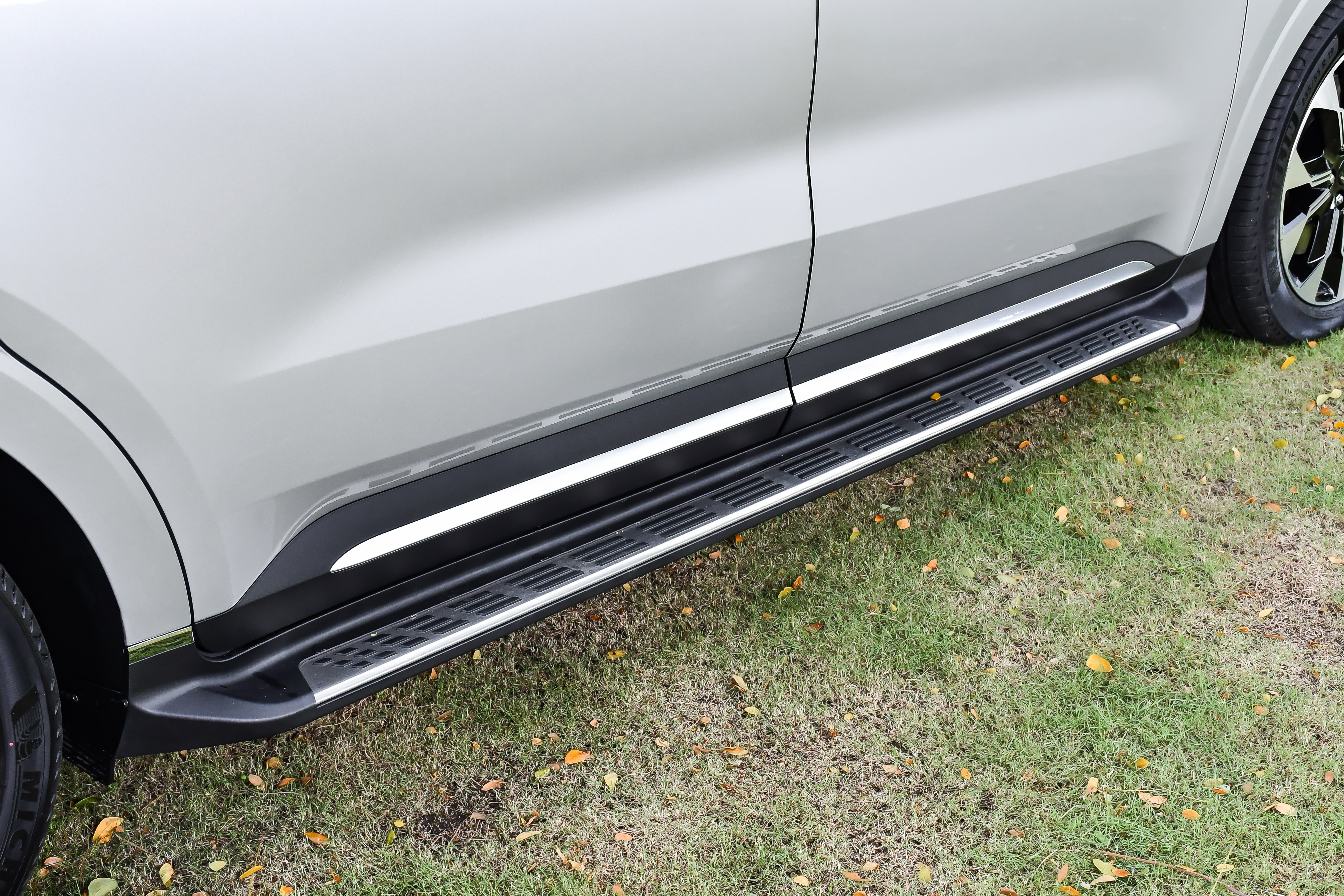 Kia Carnival gia 1, 199-1, 839 ty dong,   MPV co lon anh 9