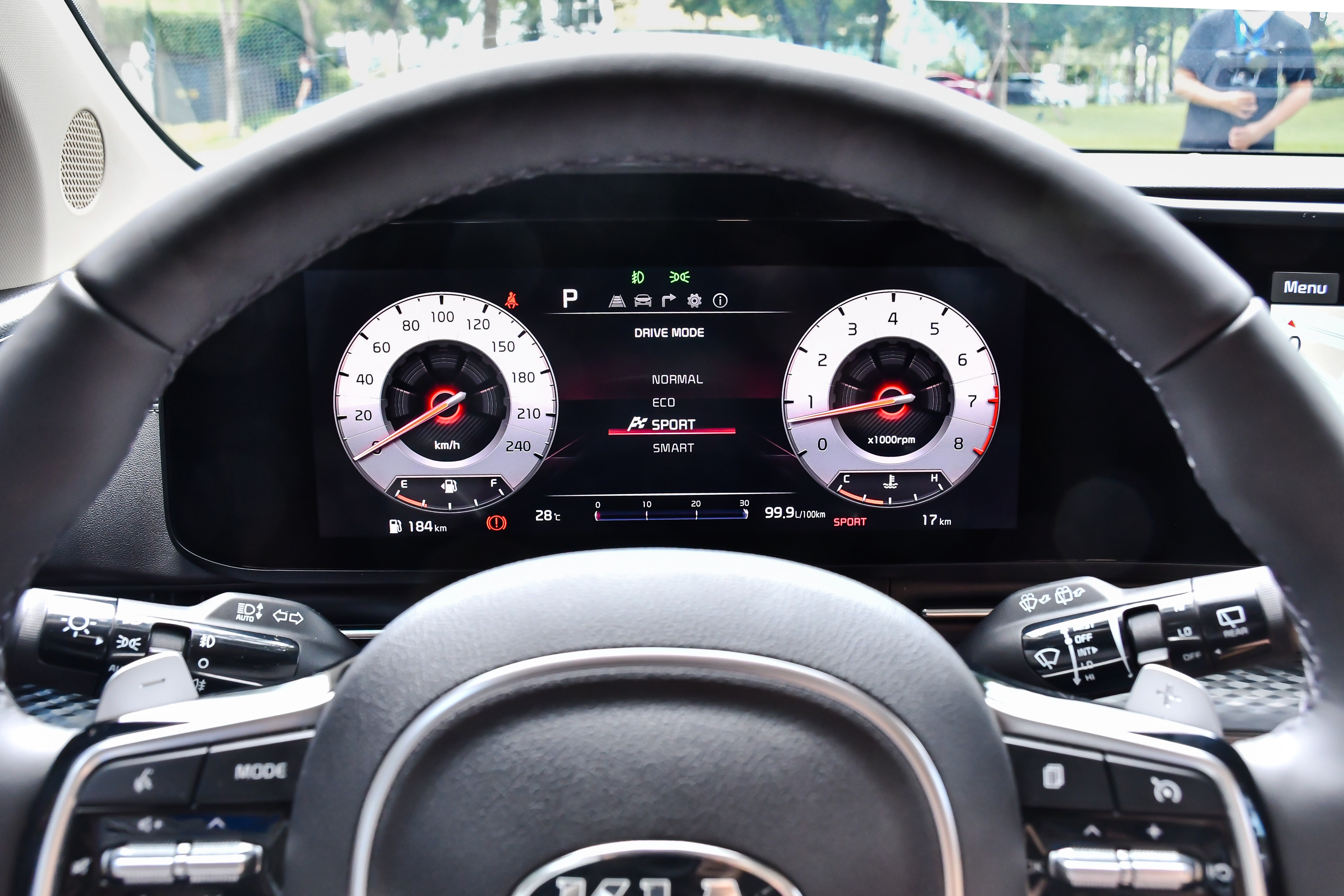 Danh gia Kia Carnival anh 32