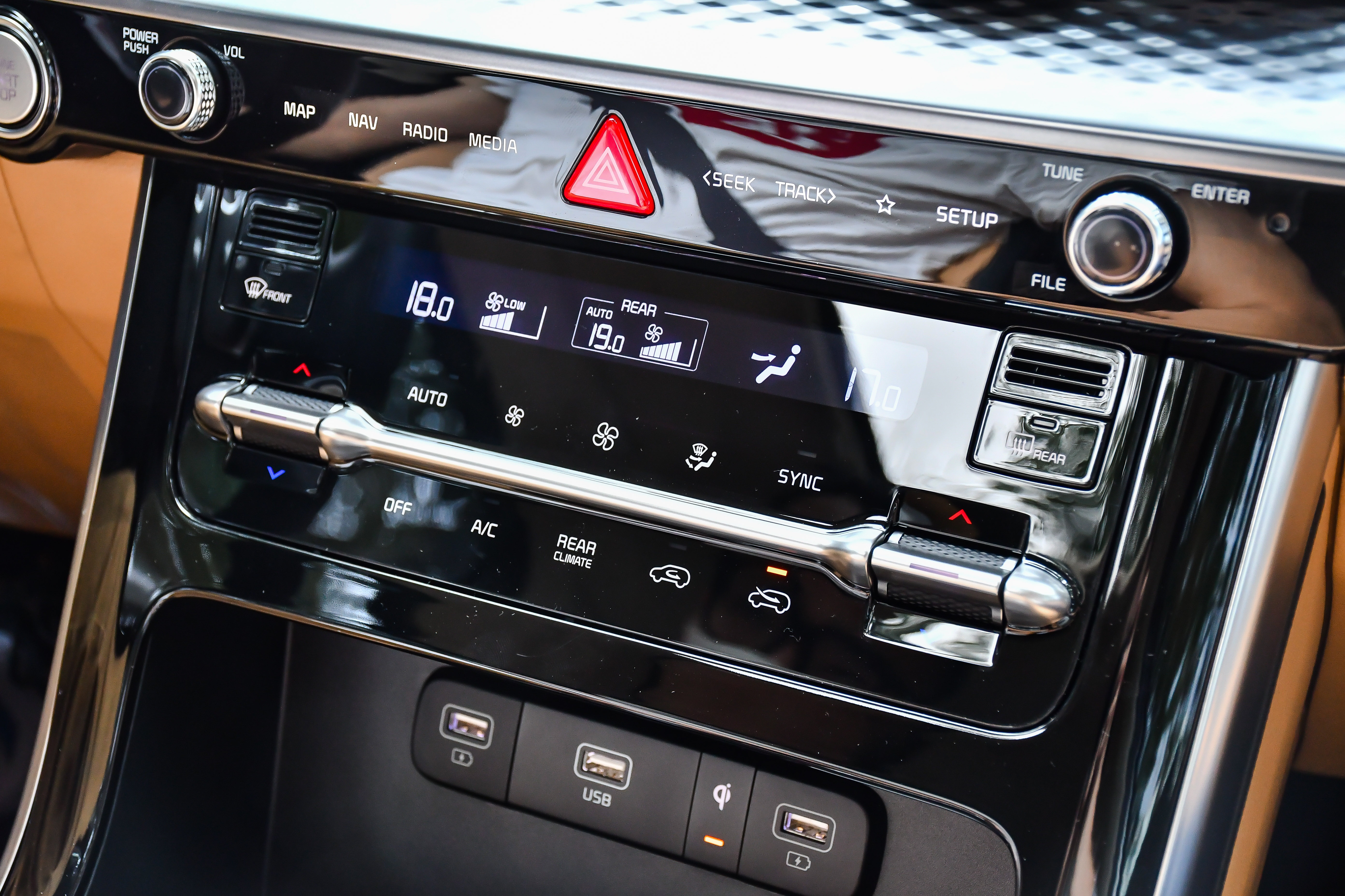 Kia Carnival gia 1, 199-1, 839 ty dong,   MPV co lon anh 29