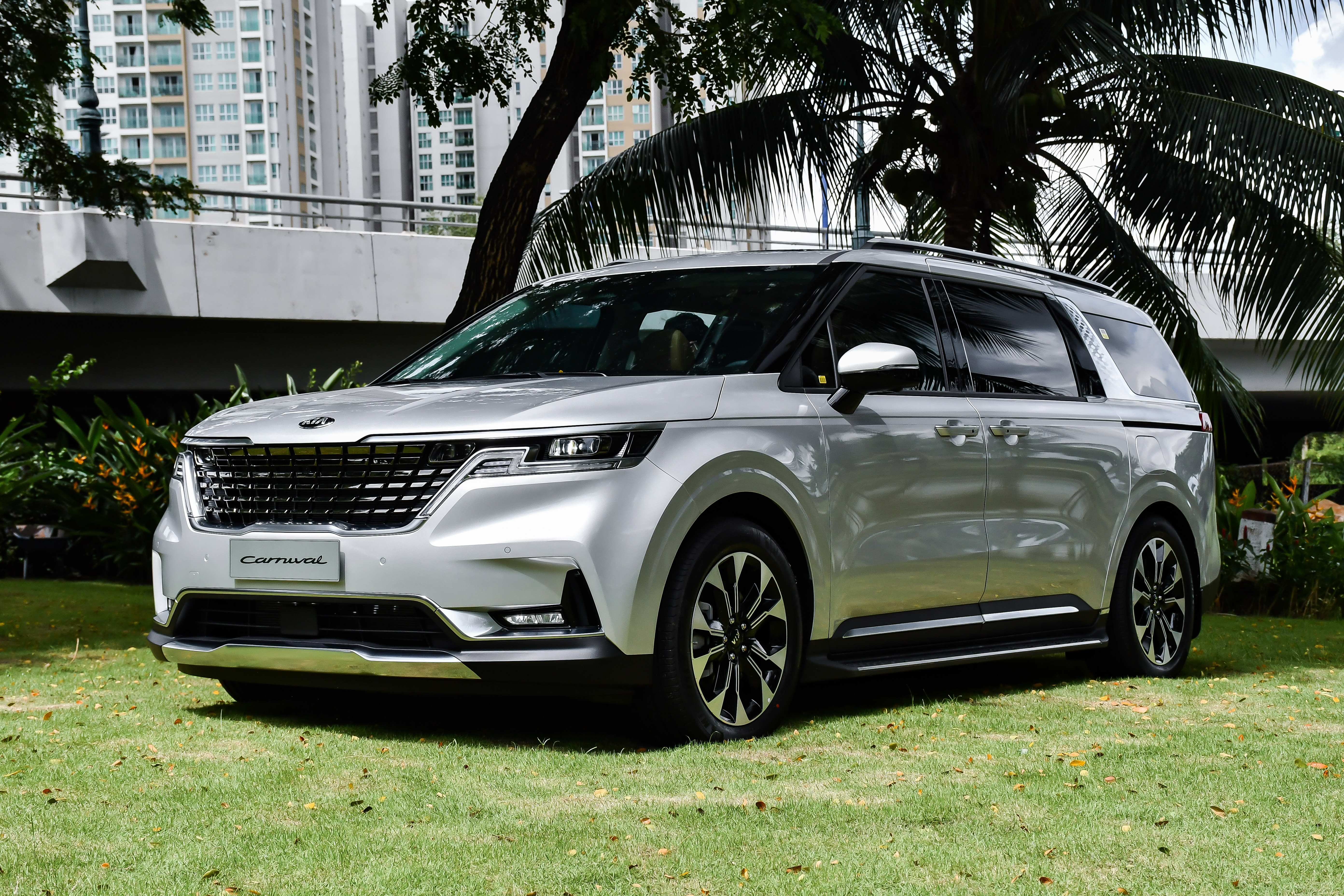 Kia Carnival gia 1, 199-1, 839 ty dong,   MPV co lon anh 2