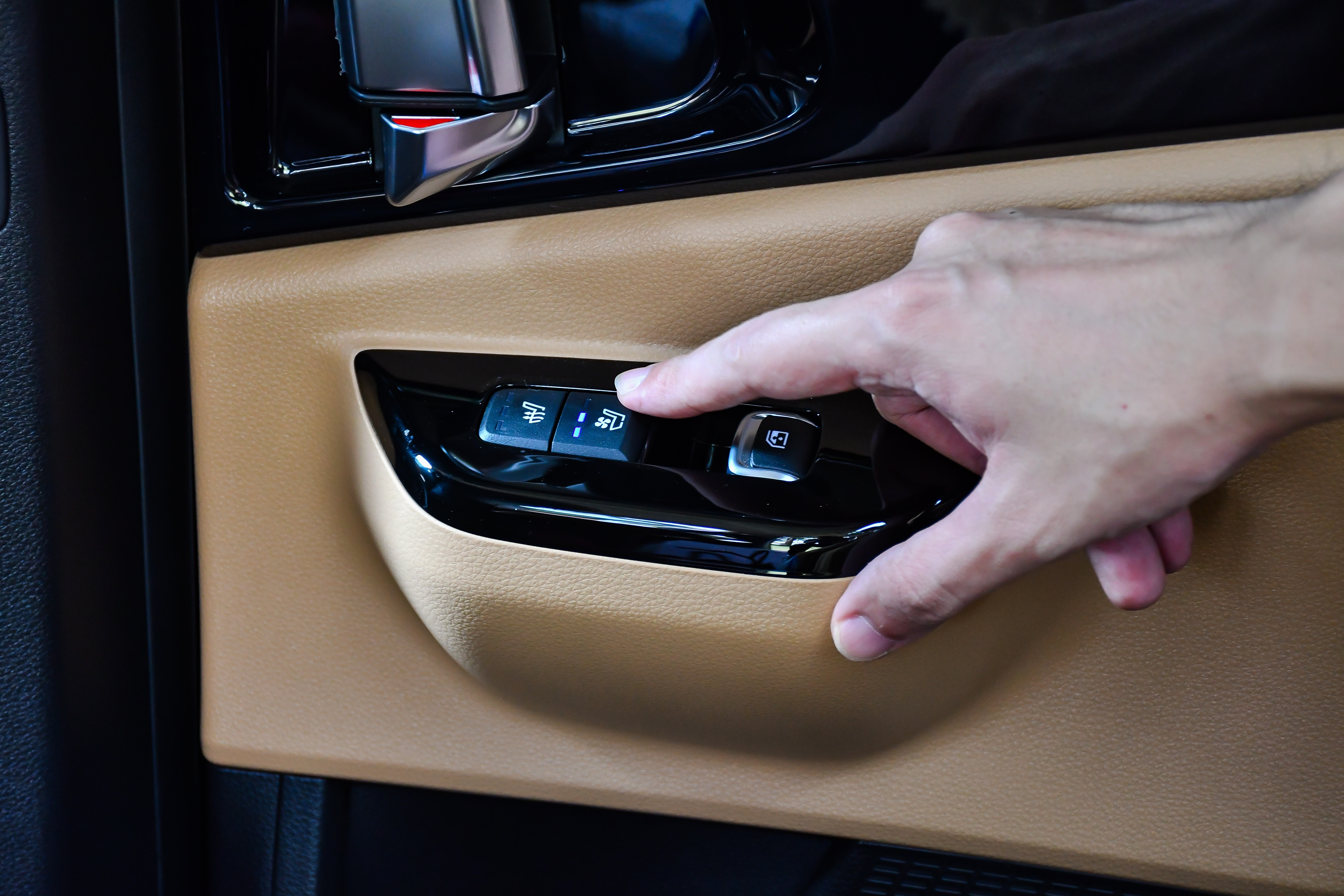 Danh gia Kia Carnival anh 19