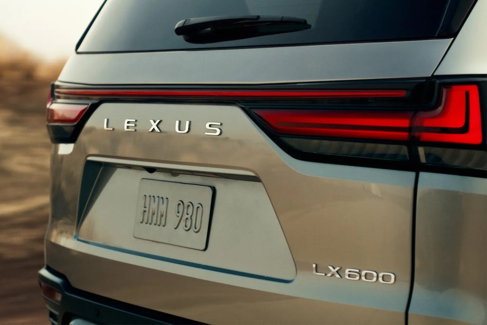 Lexus LX the he moi dung chung khung gam voi Toyota Land Cruiser hinh anh