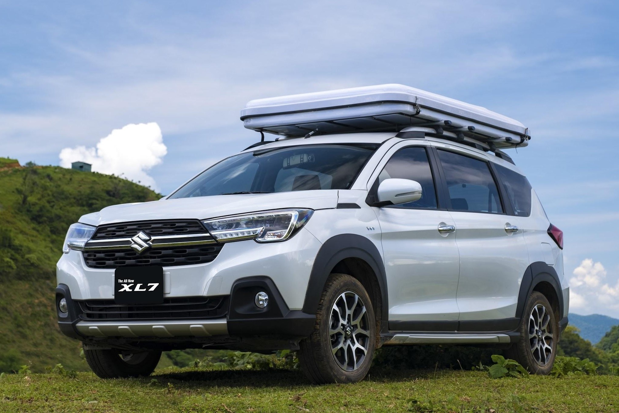 Suzuki XL7 'lat do' Mitsubishi Xpander trong thang 9 hinh anh