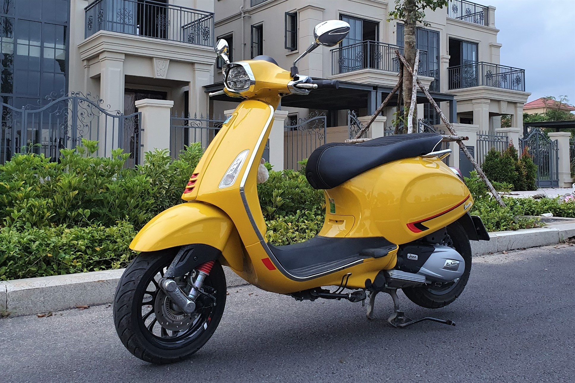 Danh gia Vespa Sprint 125 sau hon mot nam su dung hinh anh