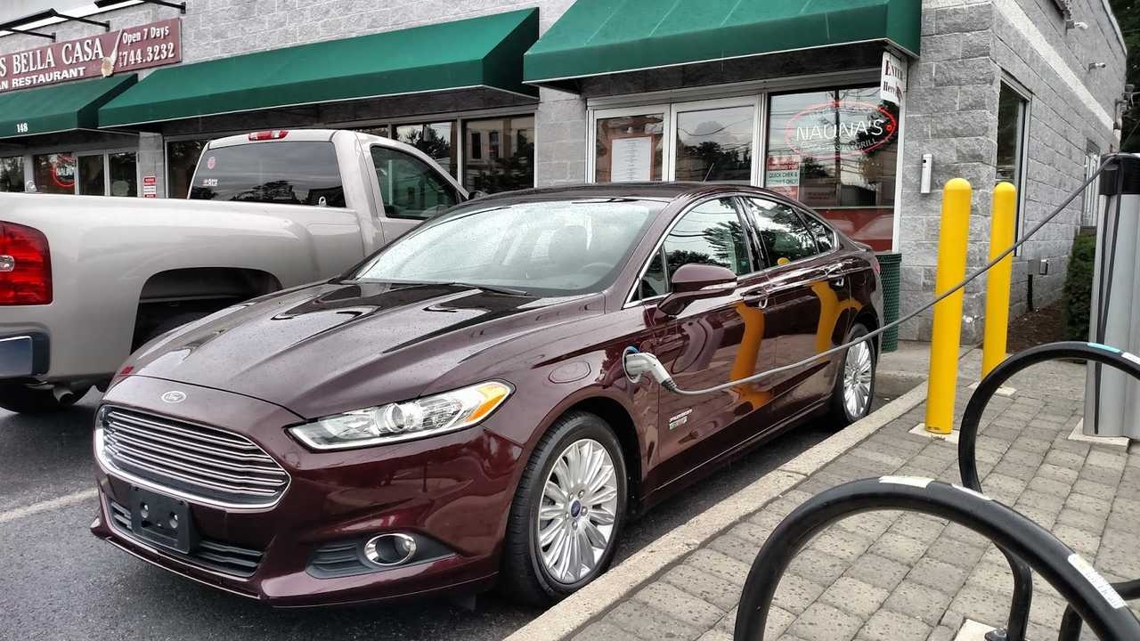 sạc ôtô điện ảnh 7 sac oto dien anh 7