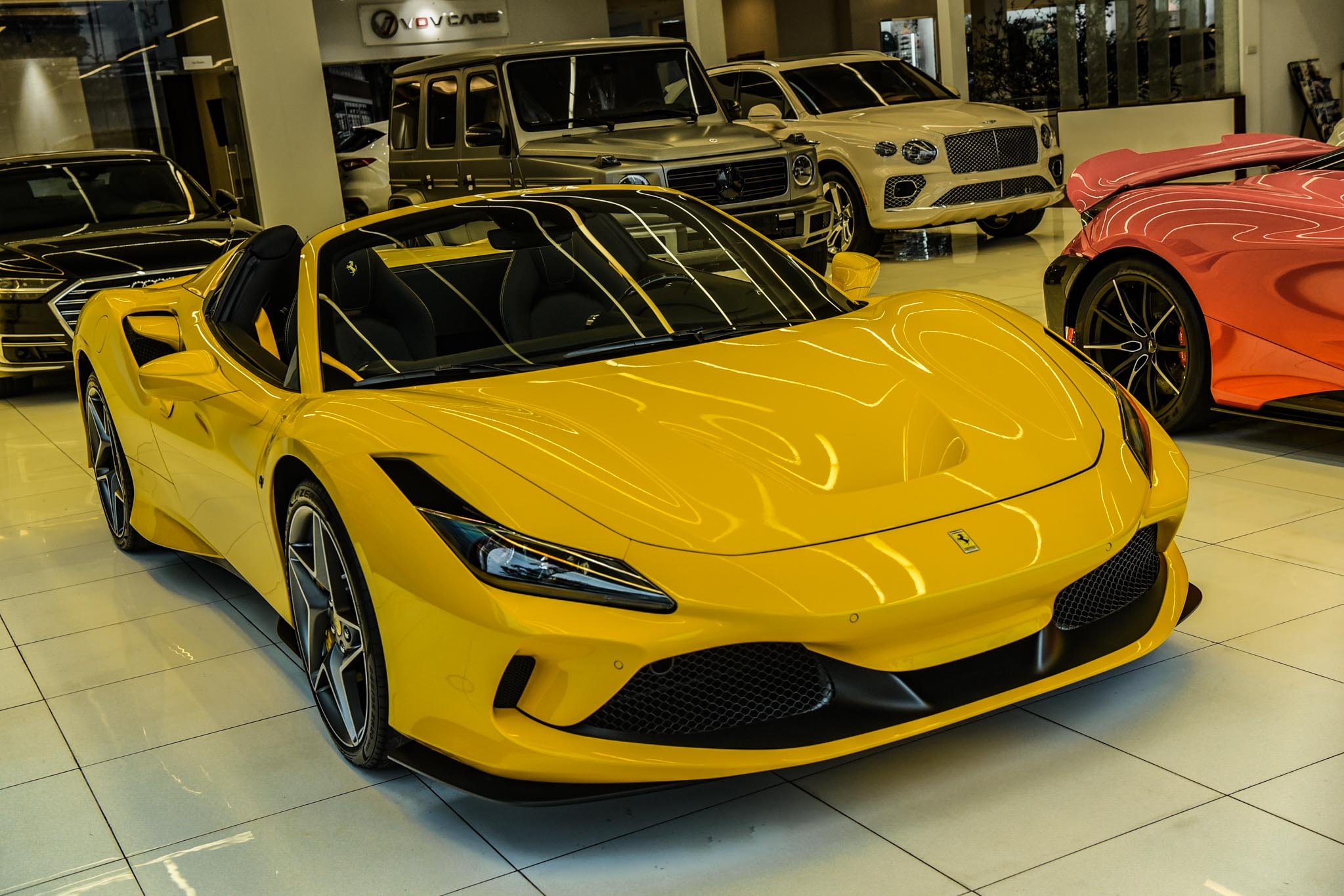 Ferrari F8 Spider anh 2
