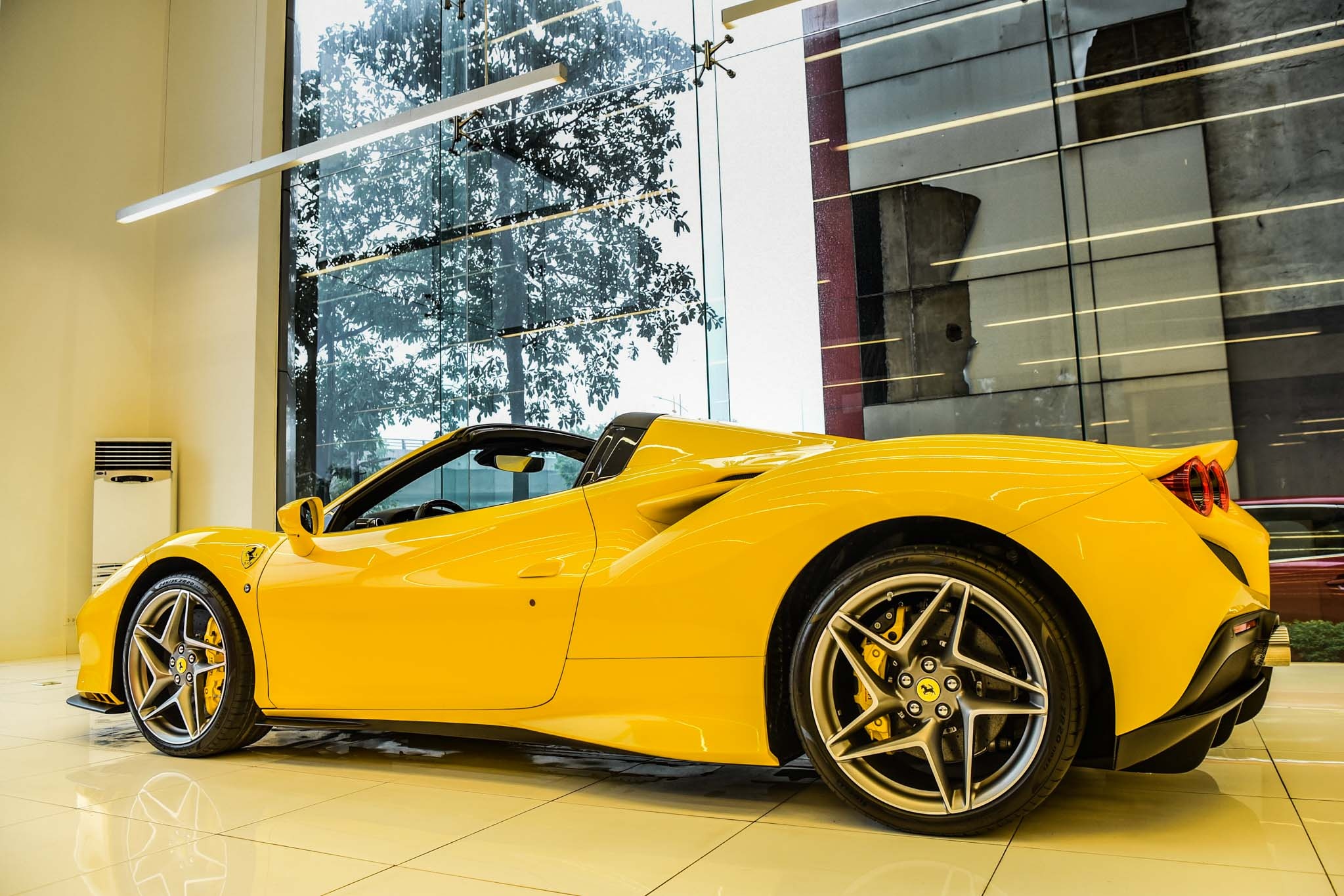 Ferrari F8 Spider anh 10