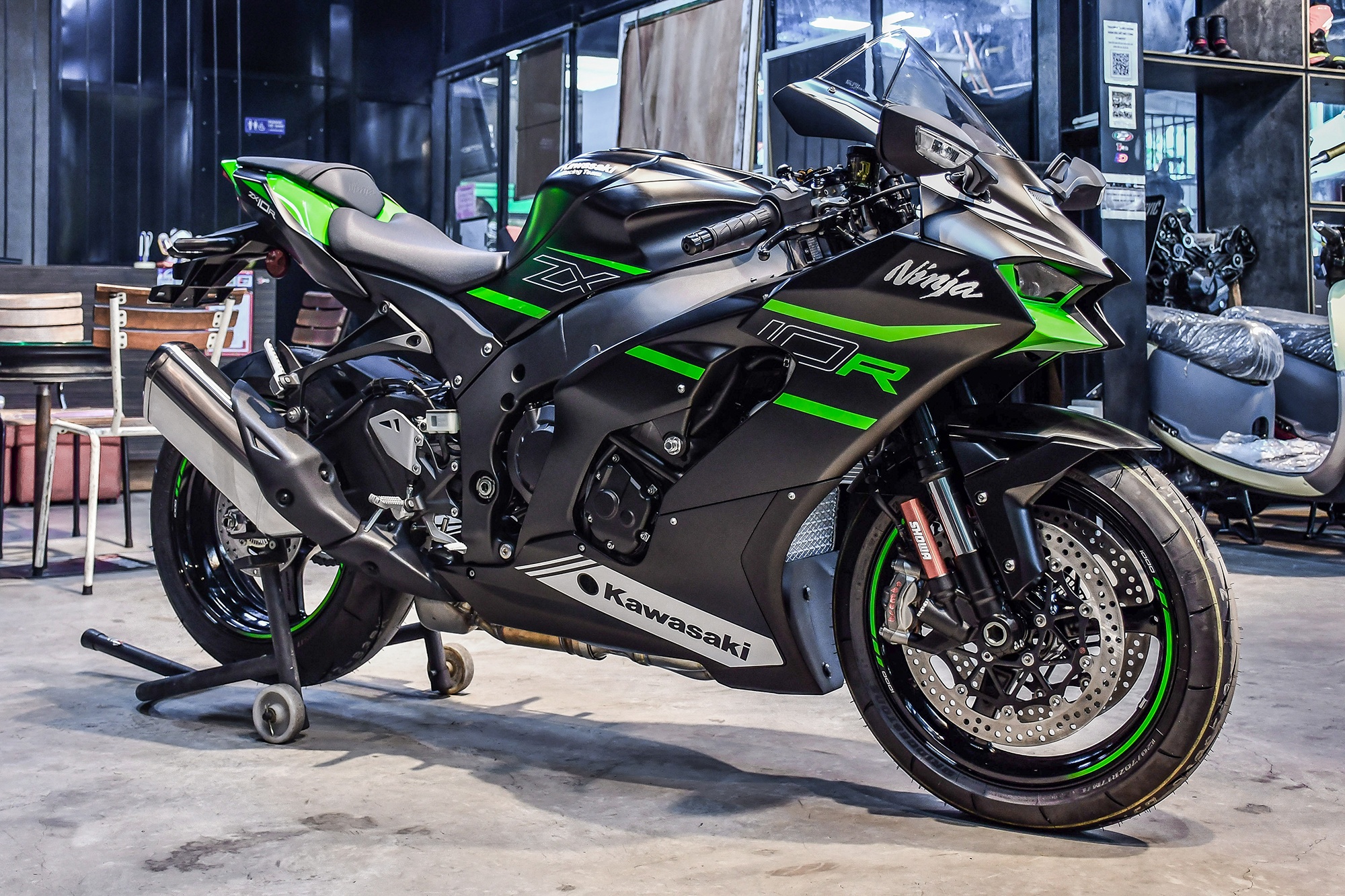 Chi tiet Kawasaki Ninja ZX-10R 2021 gia 729 trieu dong hinh anh