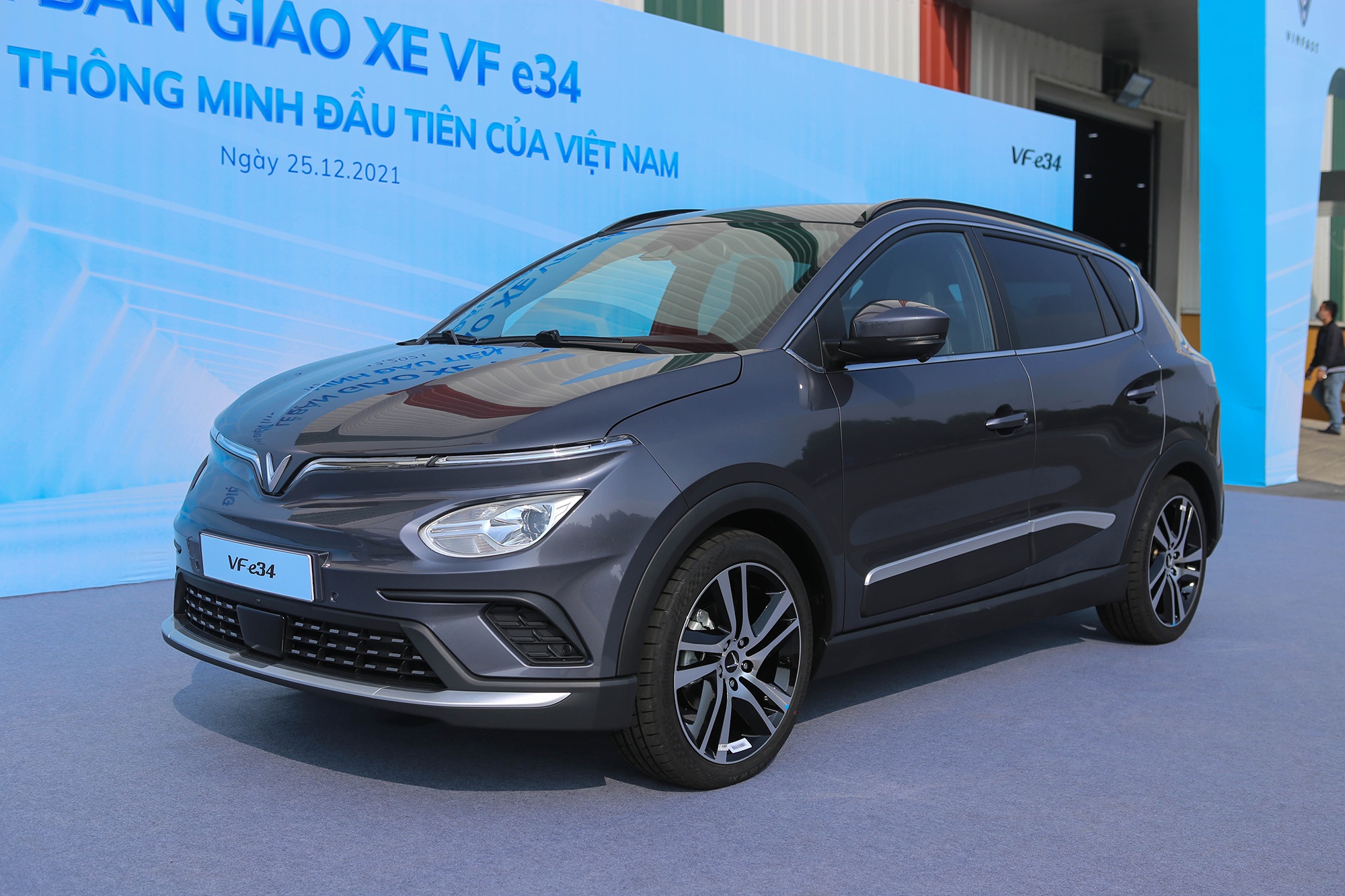 VinFast VF e34 duoc thay doi chinh sach thue pin hinh anh