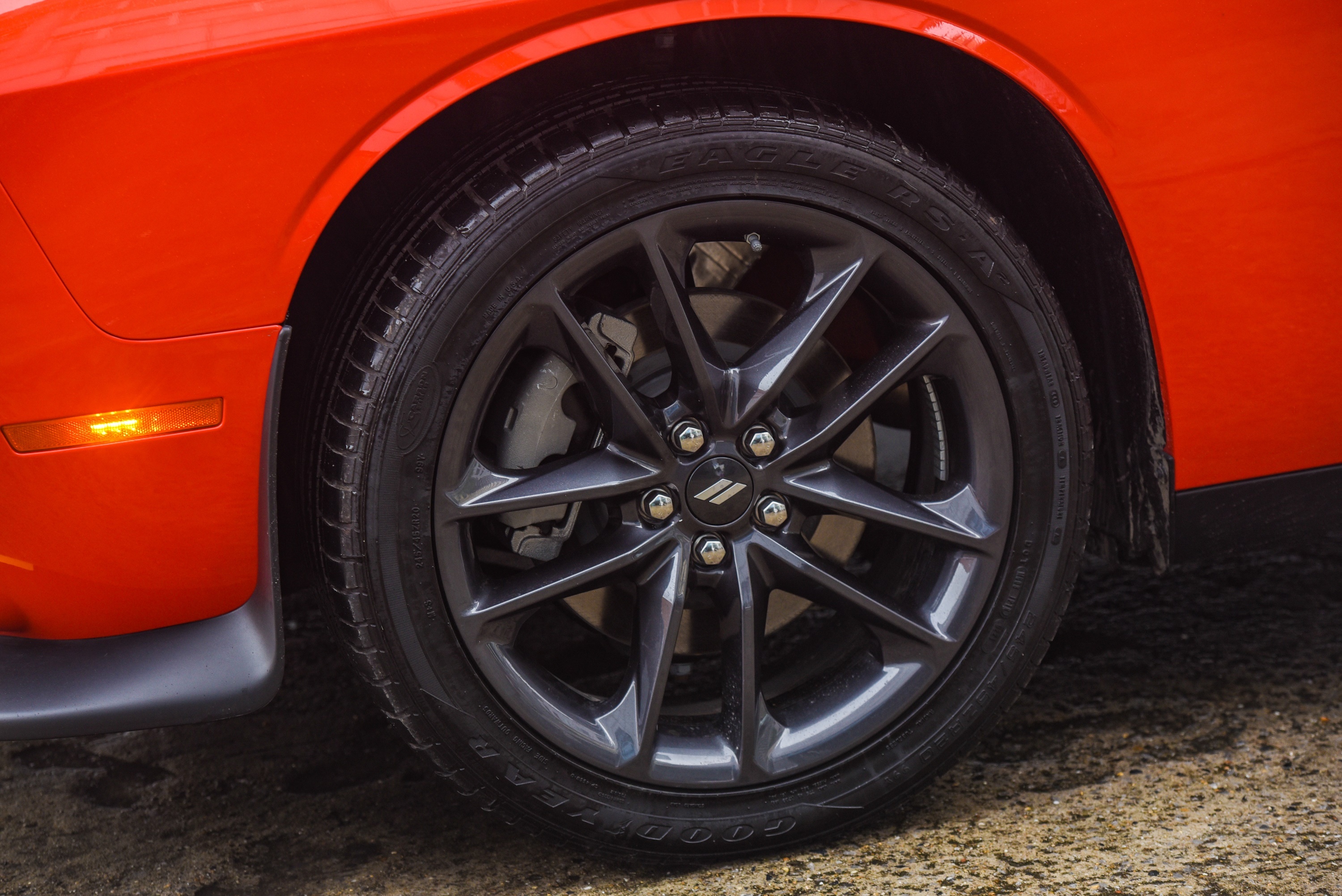 Dodge Challenger 2021 anh 7